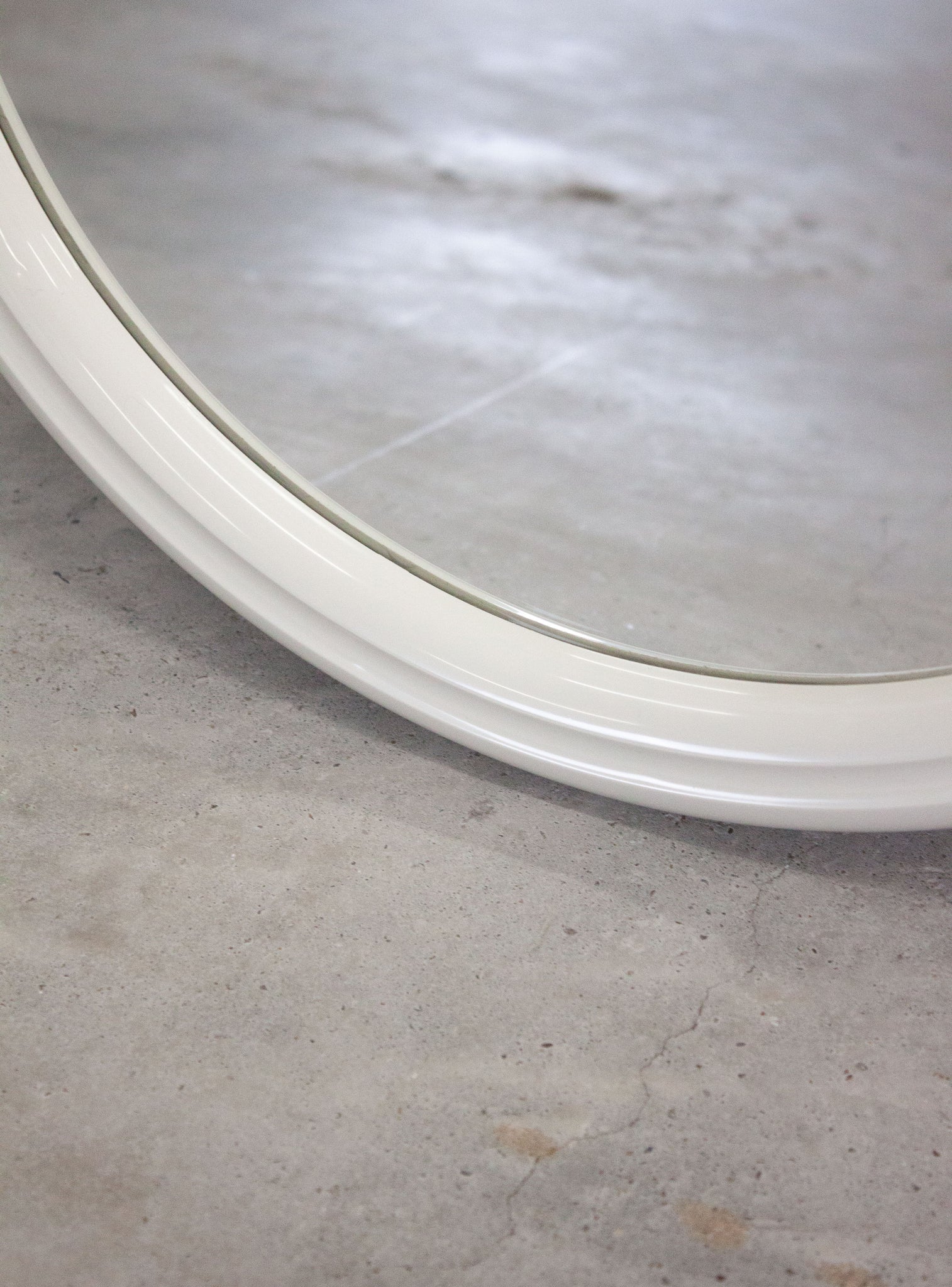 Tiger Round Wall Mirror (White)