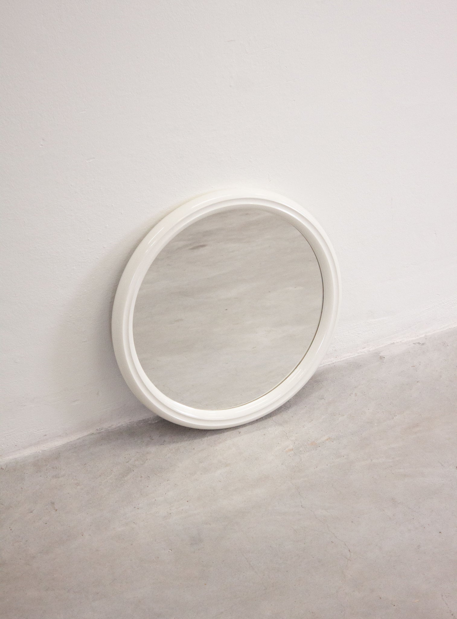 Tiger Round Wall Mirror (White)
