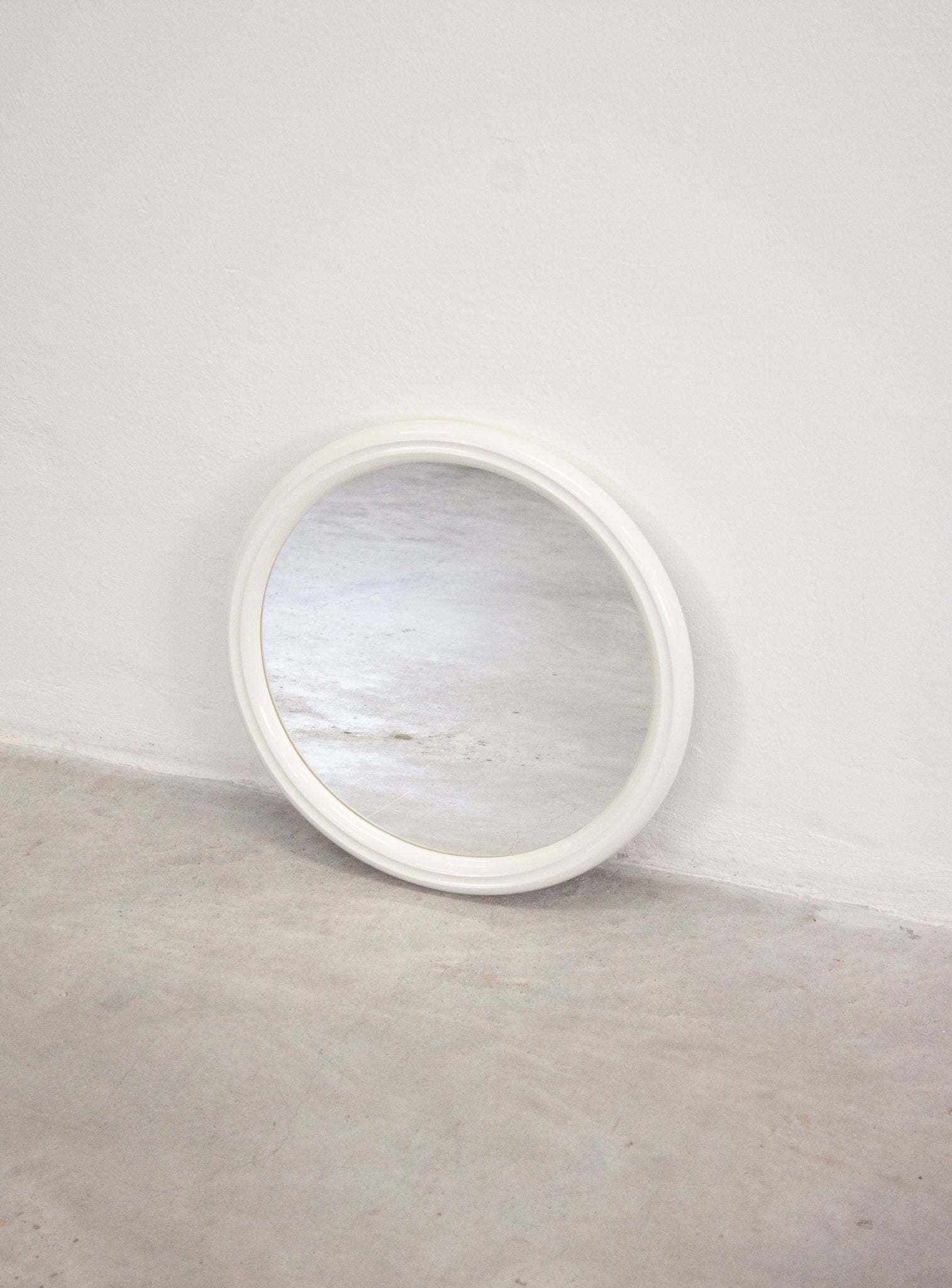 Tiger Round Wall Mirror (White)