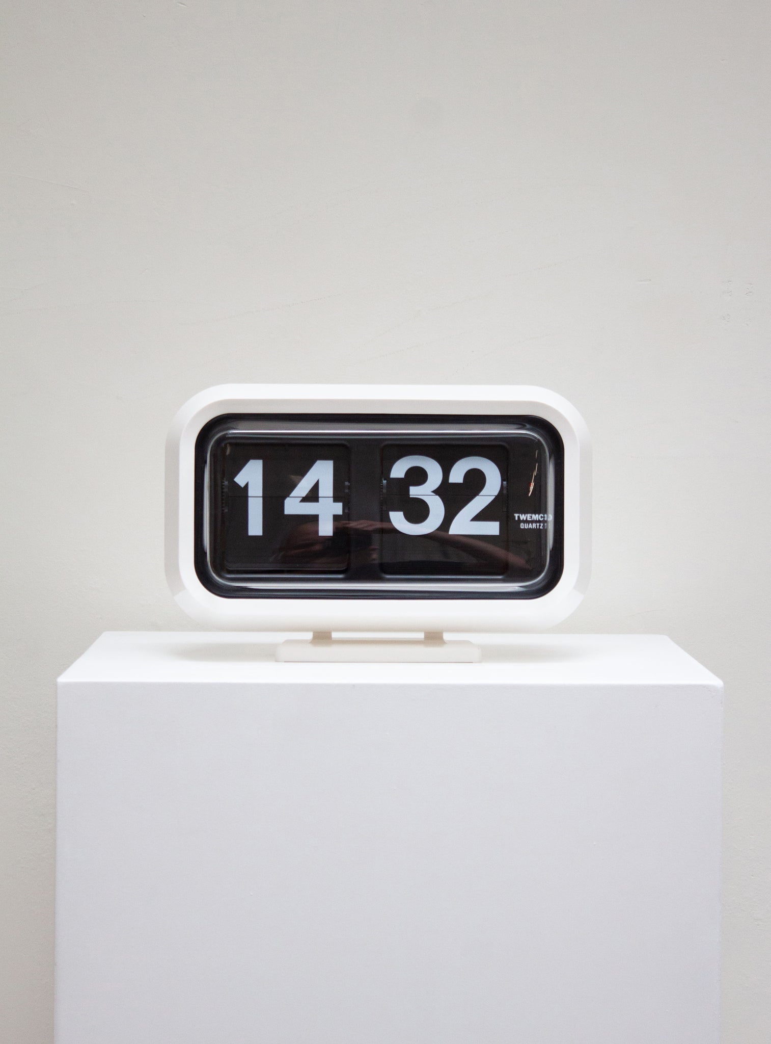 Twemco BQ-58 Flip Clock (White/Black)