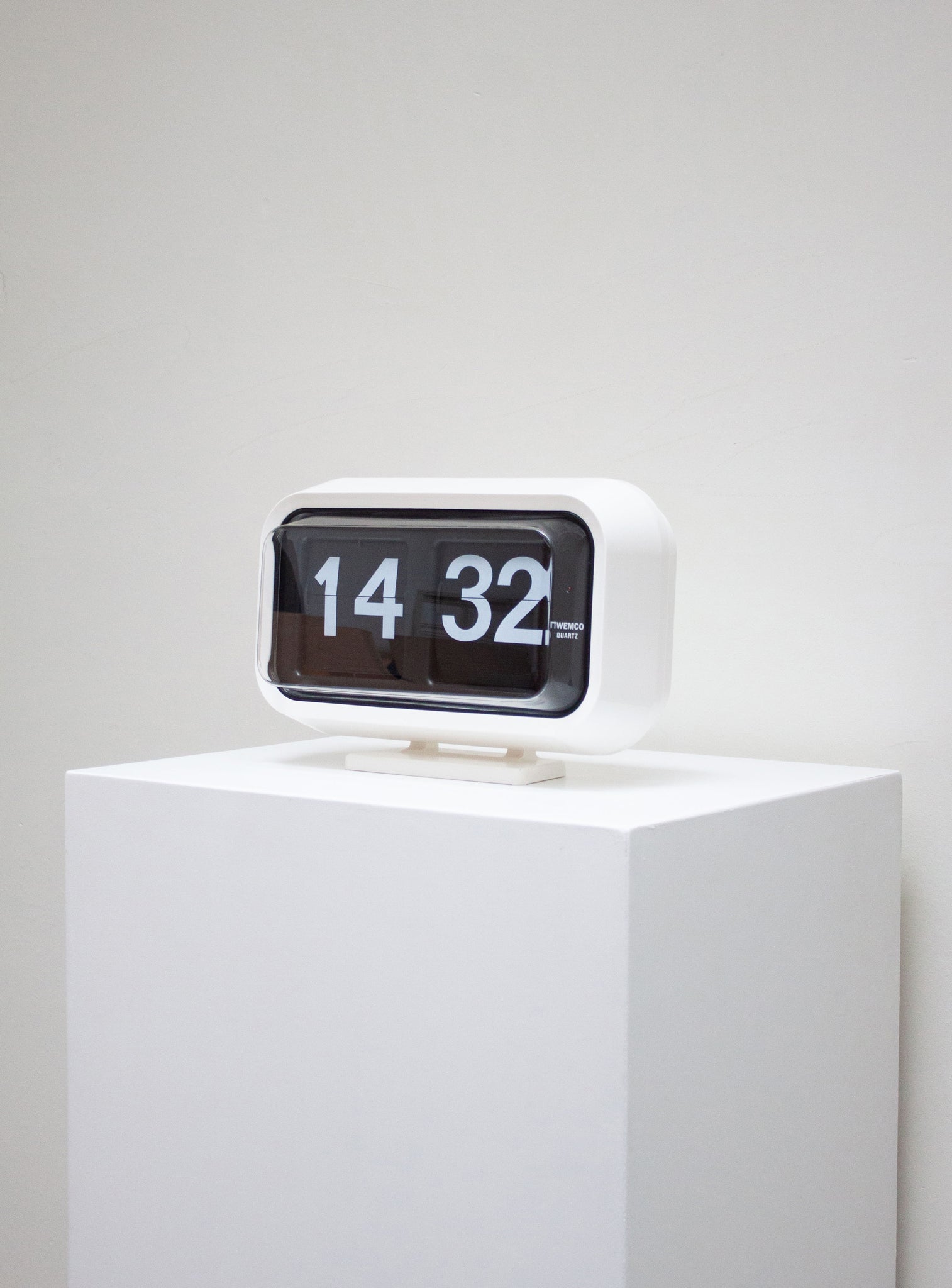 Twemco BQ-58 Flip Clock (White/Black)