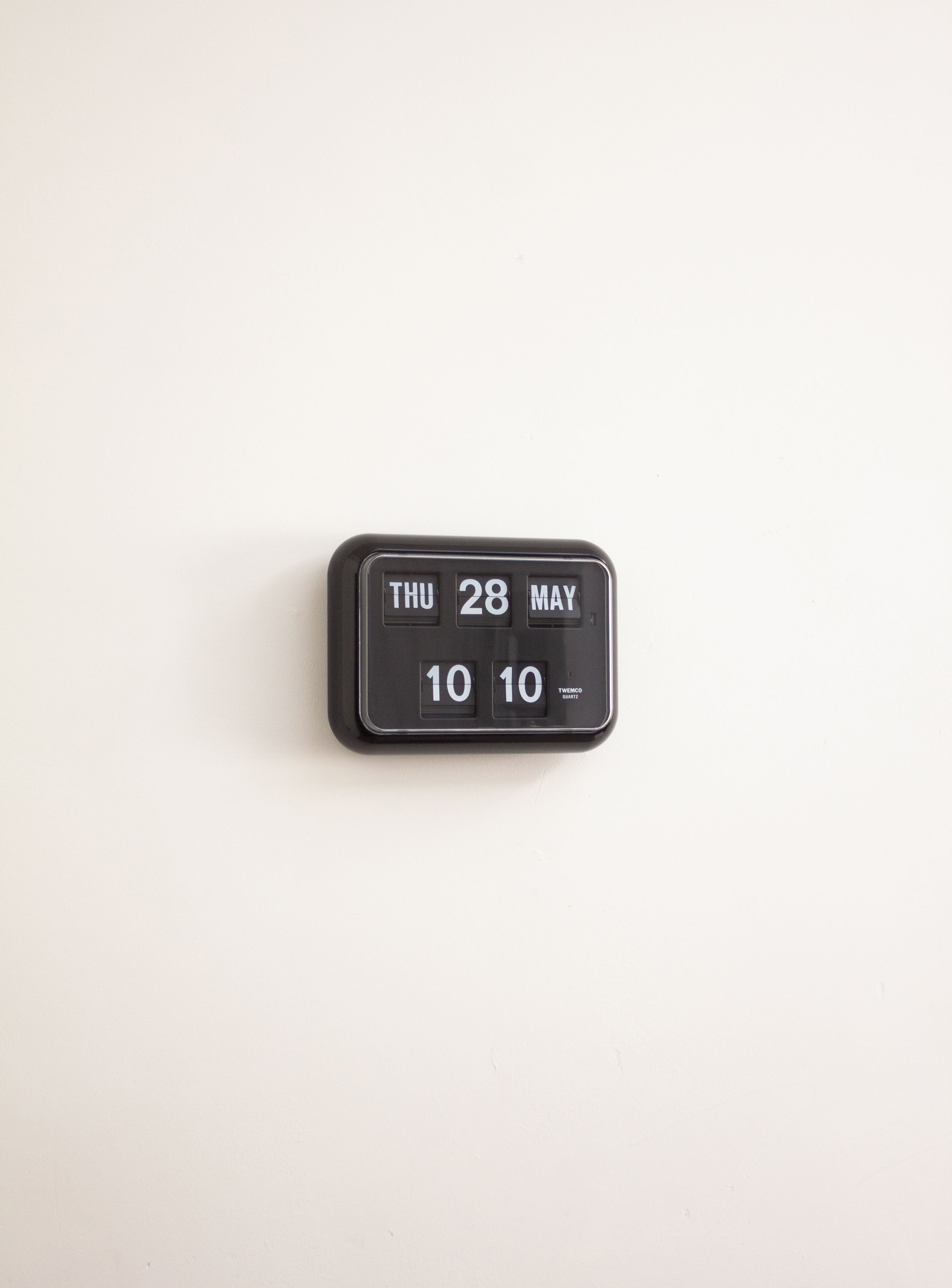 Twemco QD-35 Calendar Flip Clock (Black) – JUKI AMSTERDAM
