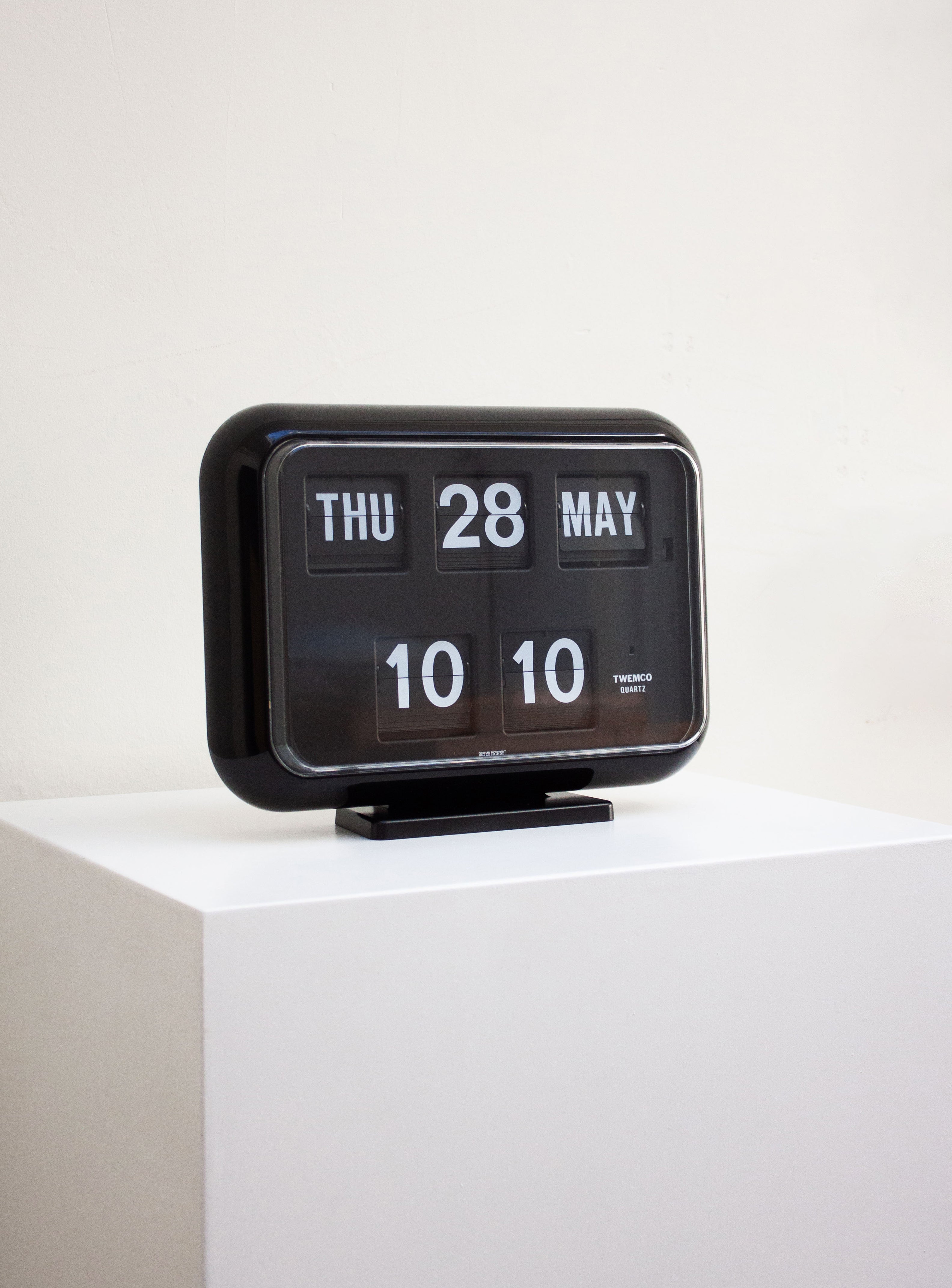 Twemco QD-35 Calendar Flip Clock (Black) – JUKI AMSTERDAM