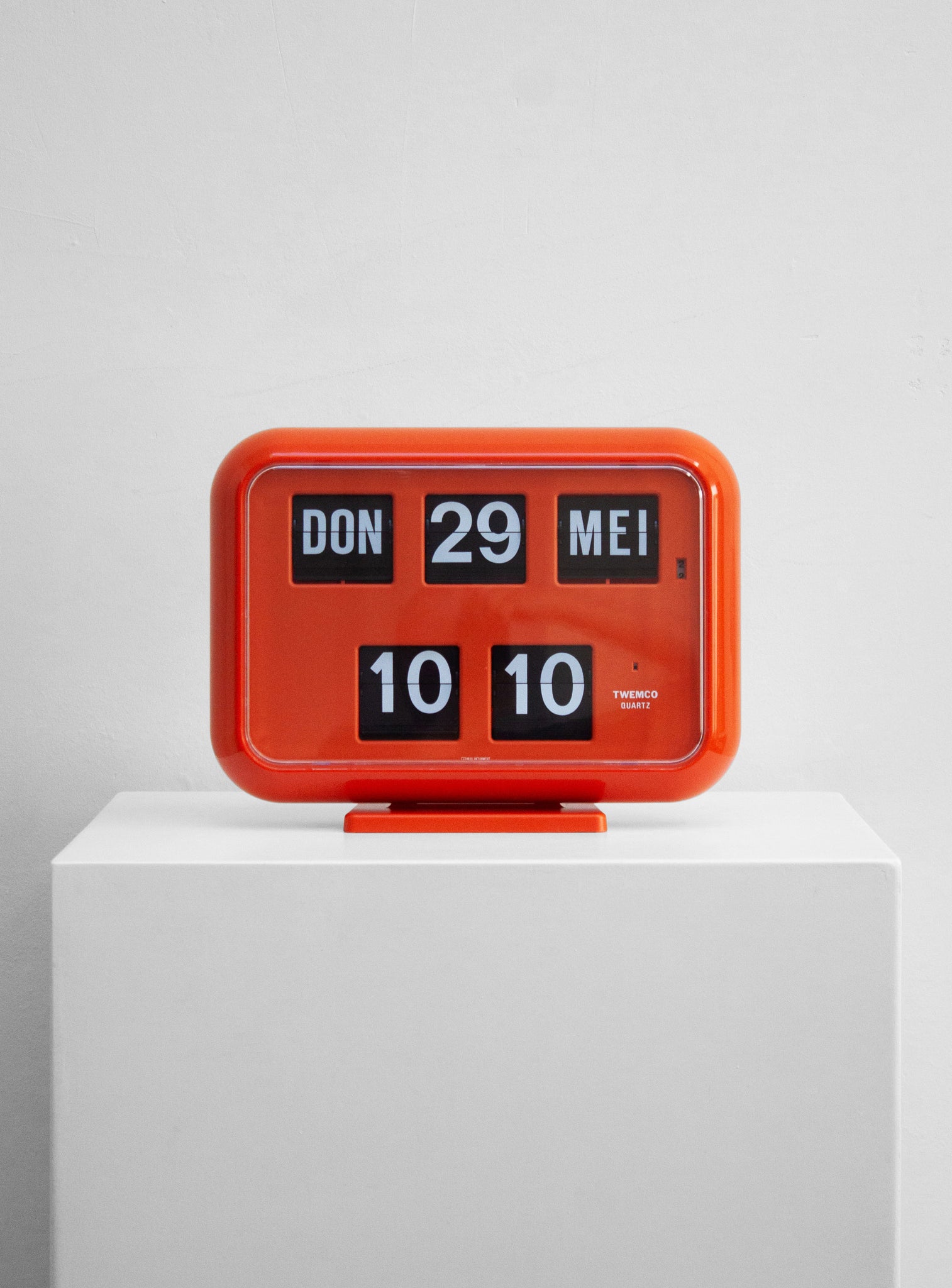 Twemco QD-35 Calendar Flip Clock (Orange)