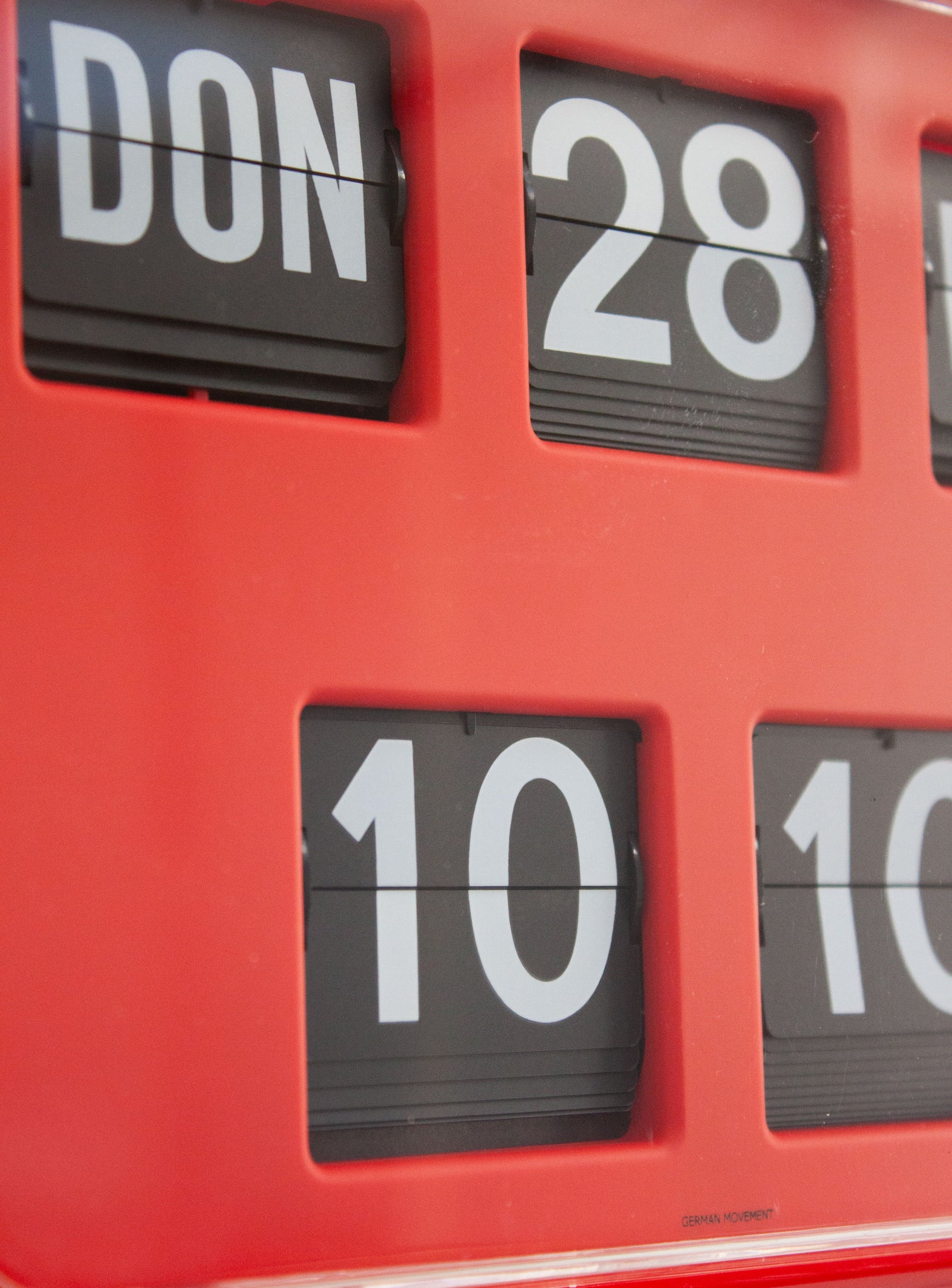 Twemco QD-35 Calendar Flip Clock (Red)