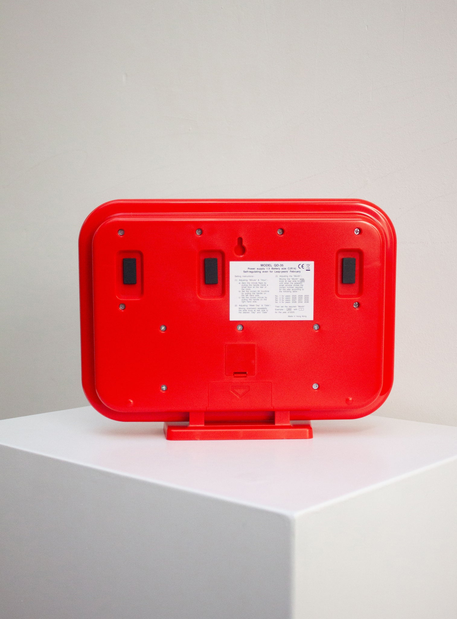 Twemco QD-35 Calendar Flip Clock (Red)