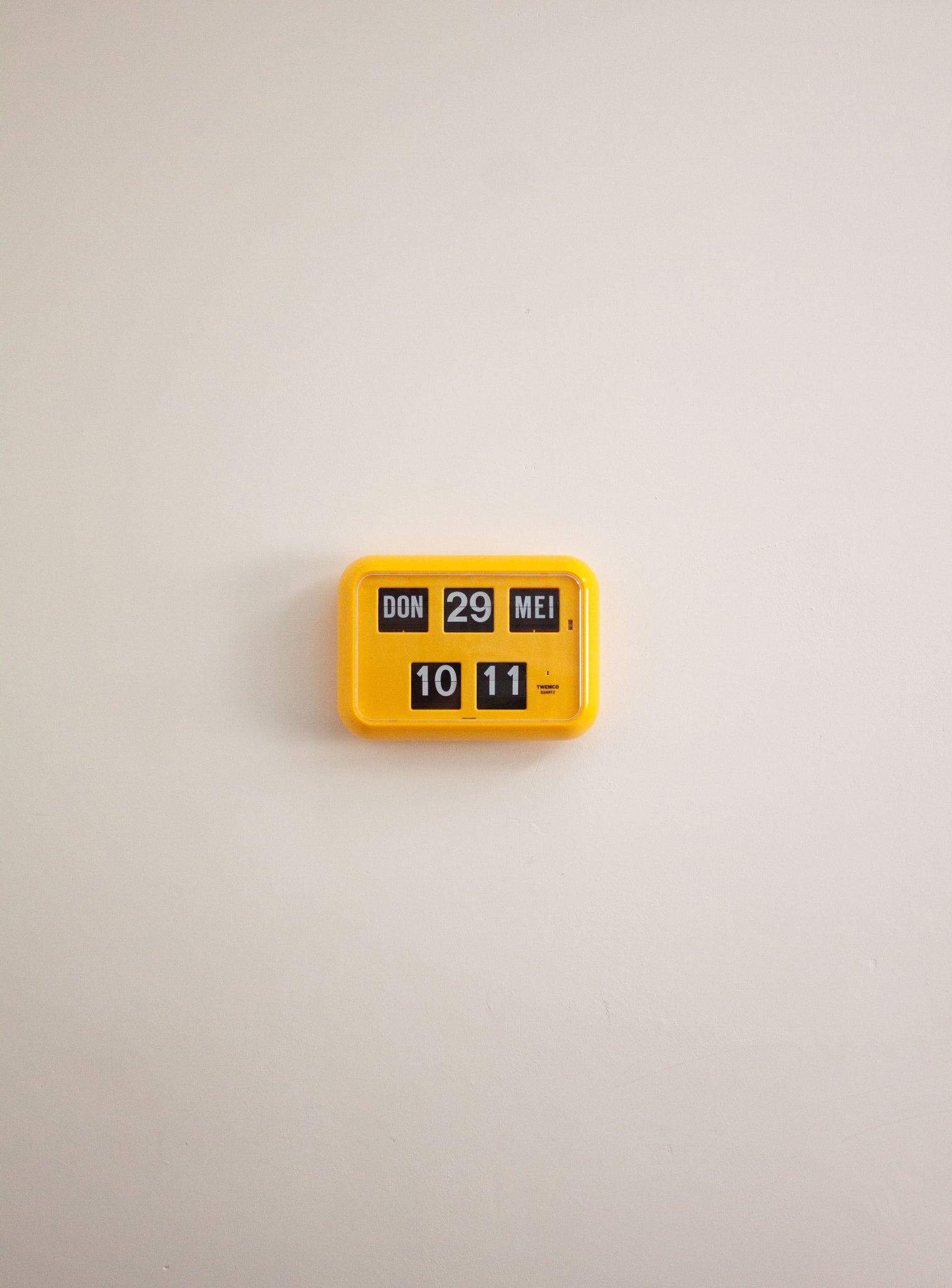 Twemco QD-35 Calendar Flip Clock (Yellow)
