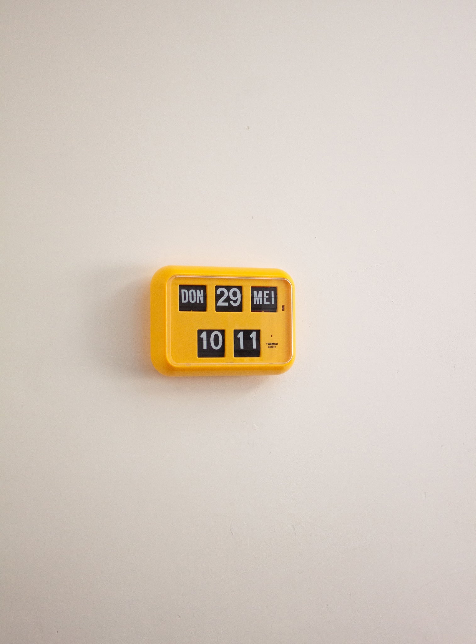 Twemco QD-35 Calendar Flip Clock (Yellow)