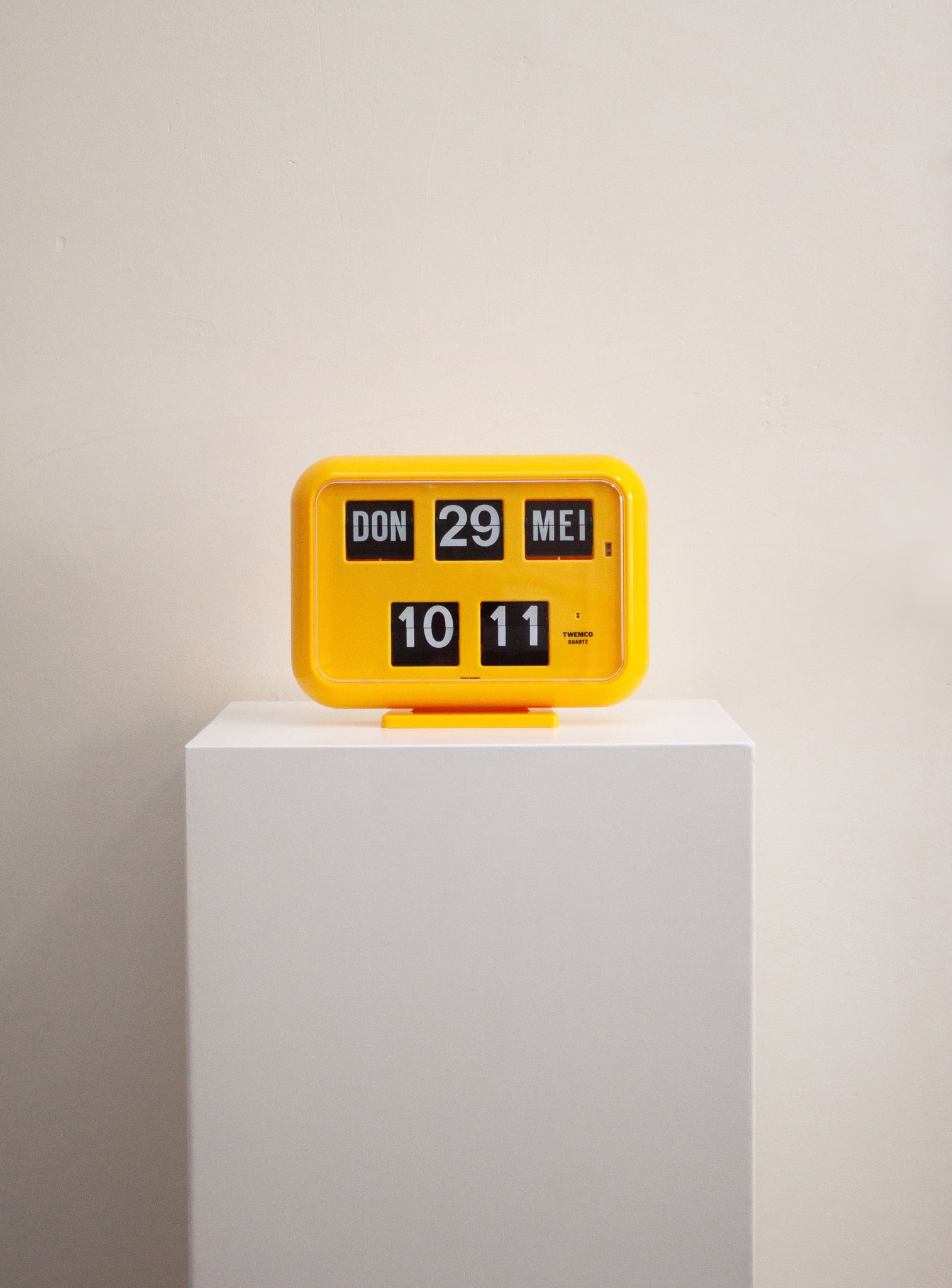 Twemco QD-35 Calendar Flip Clock (Yellow)