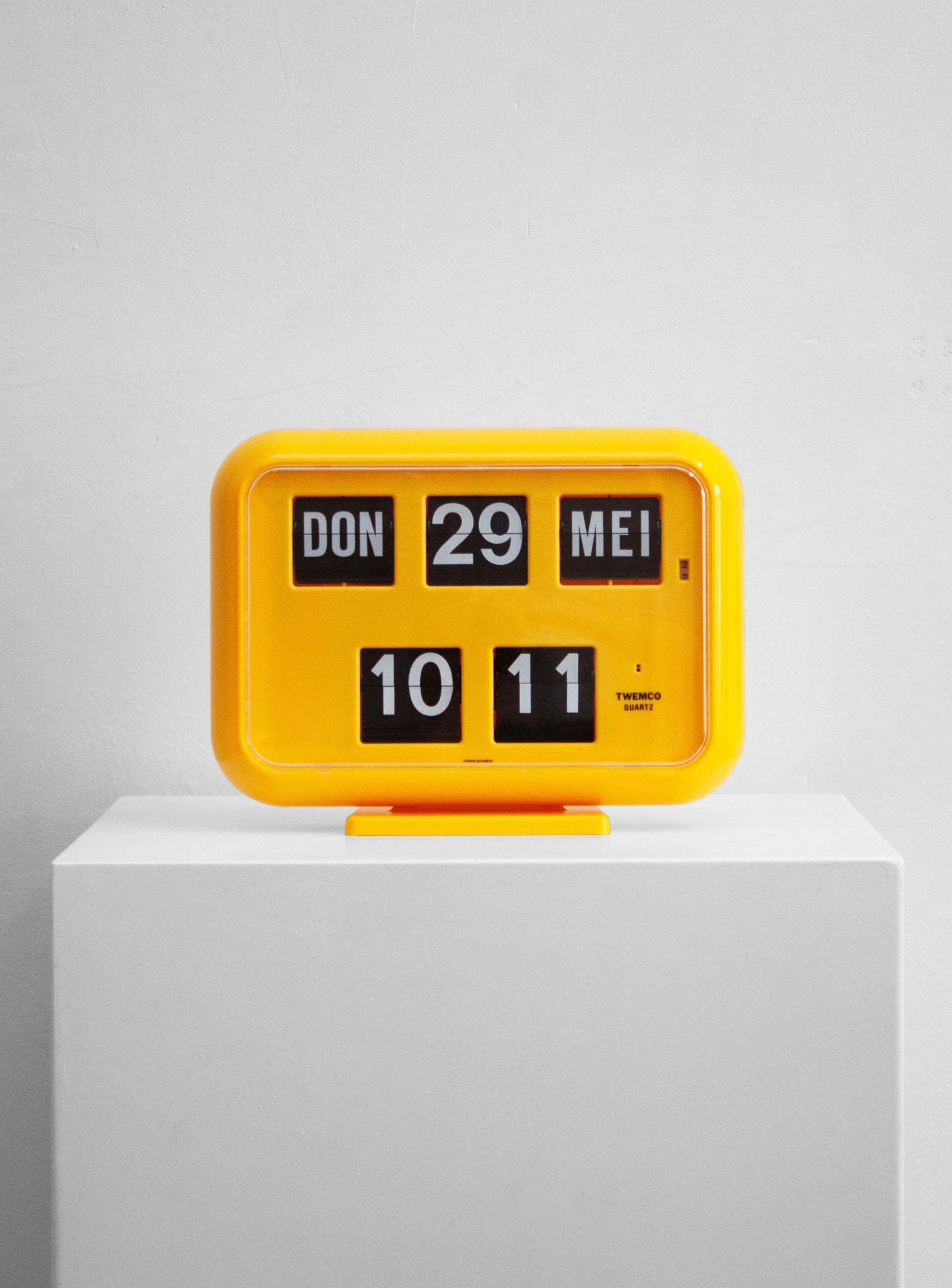 Twemco QD-35 Calendar Flip Clock (Yellow)