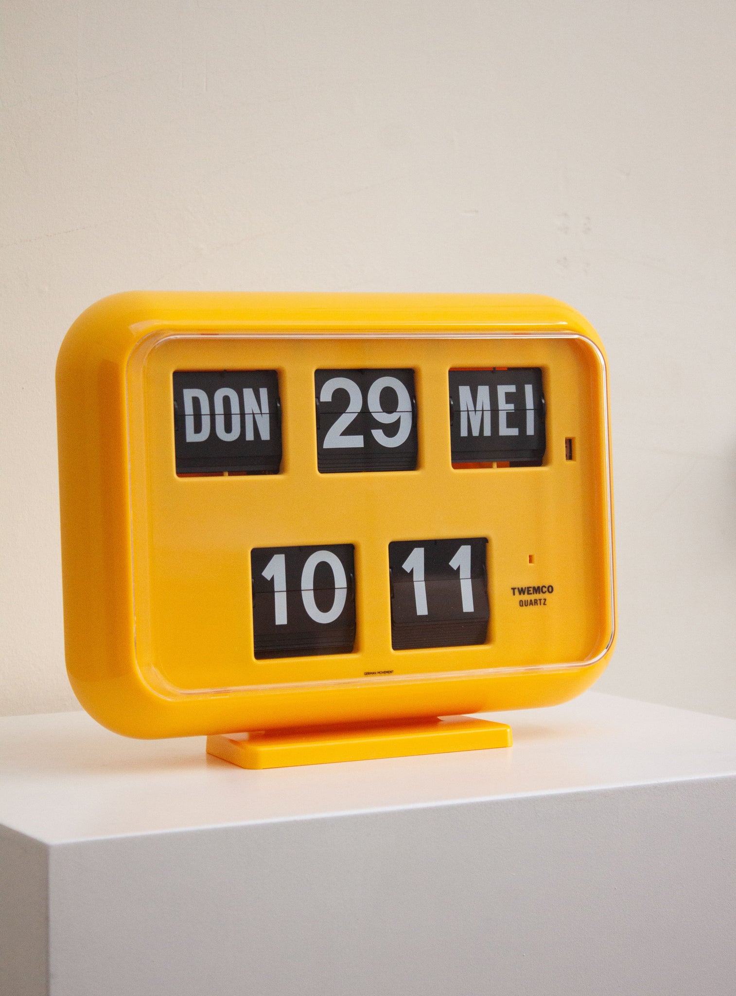 Twemco QD-35 Calendar Flip Clock (Yellow)