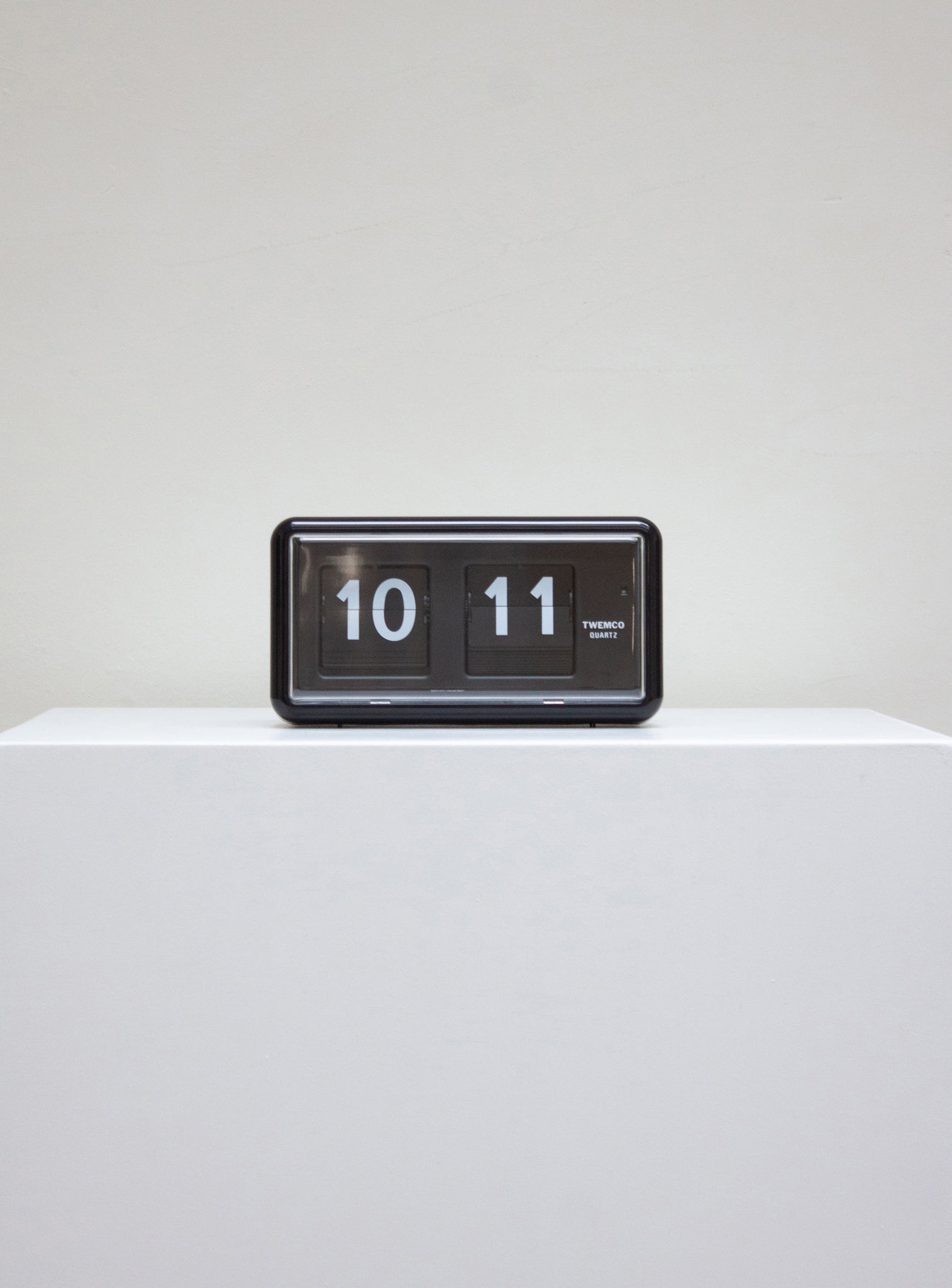 Twemco QT-30 Flip Clock (Black)