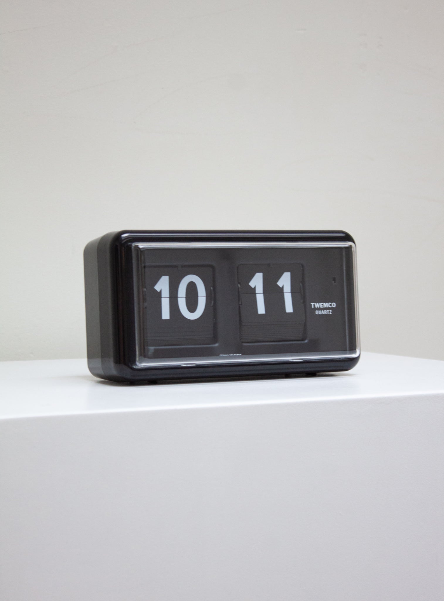 Twemco QT-30 Flip Clock (Black)