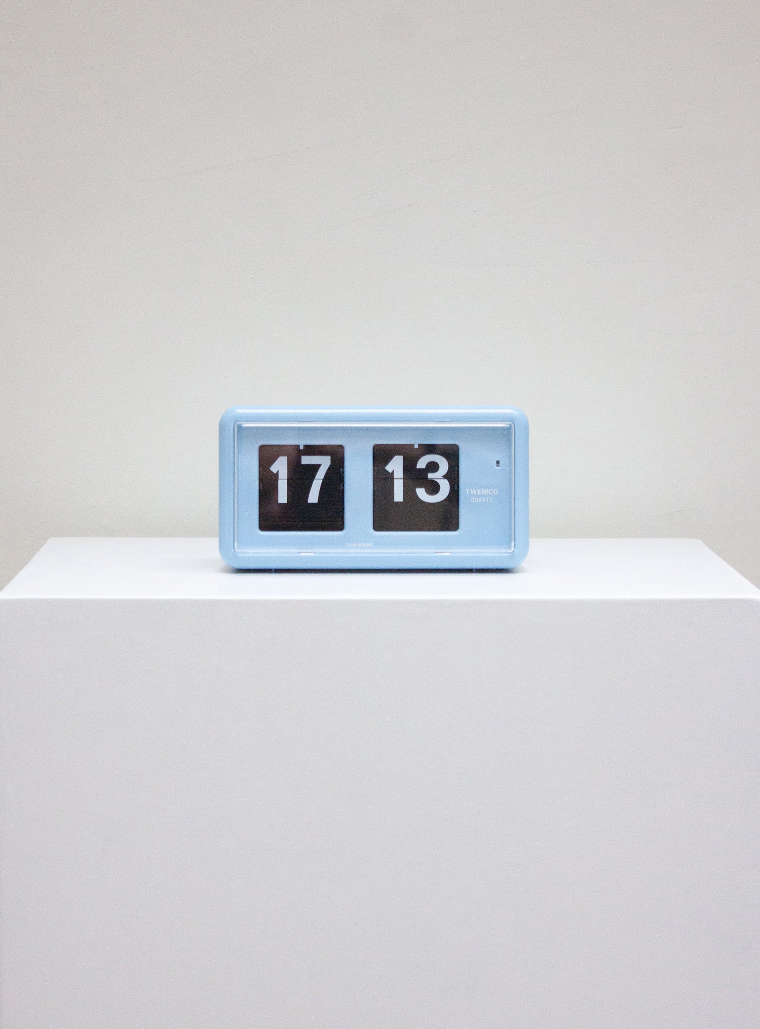 Twemco QT-30 Flip Clock (Light Blue)