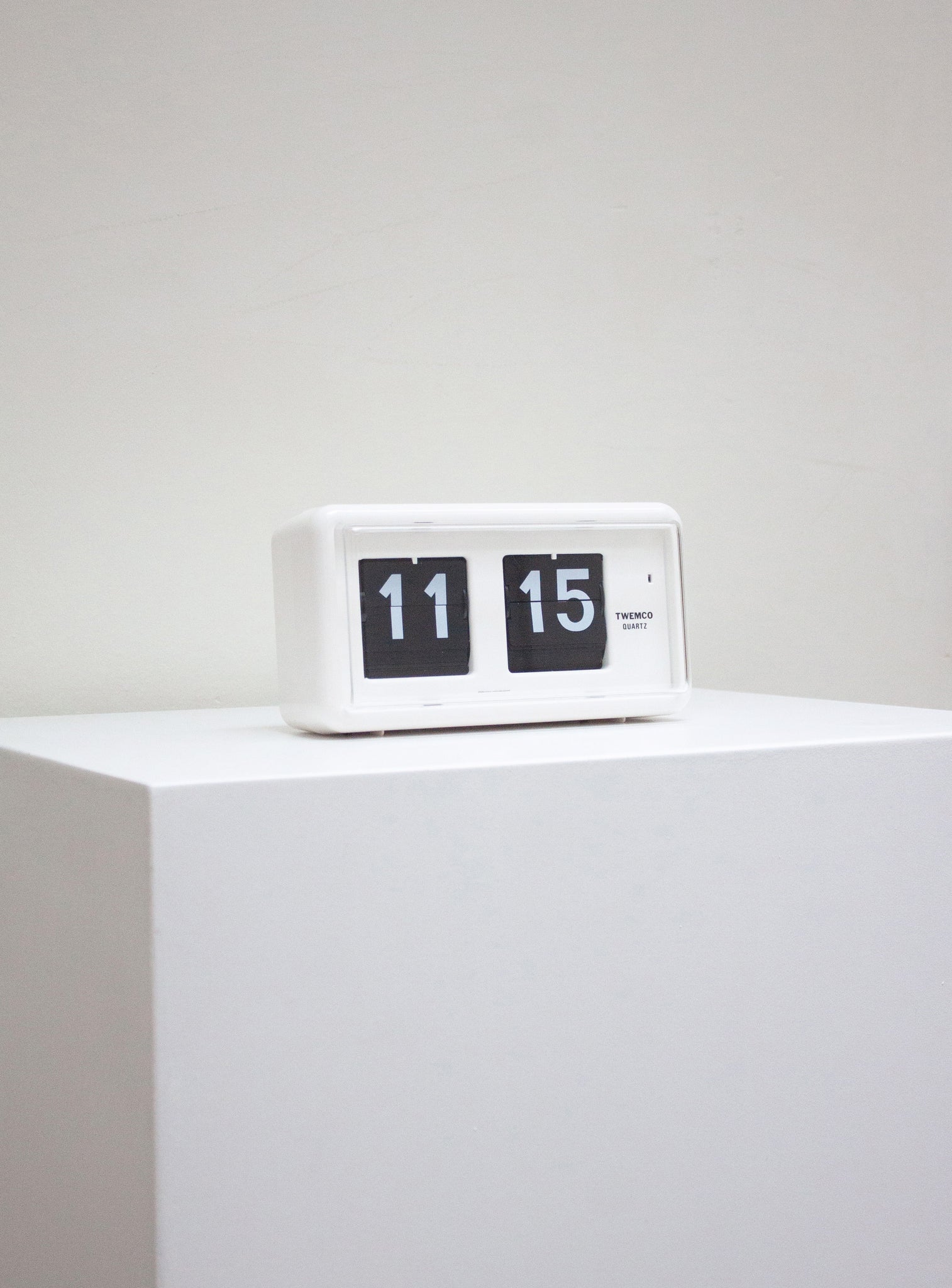 Twemco QT-30 Flip Clock (White)