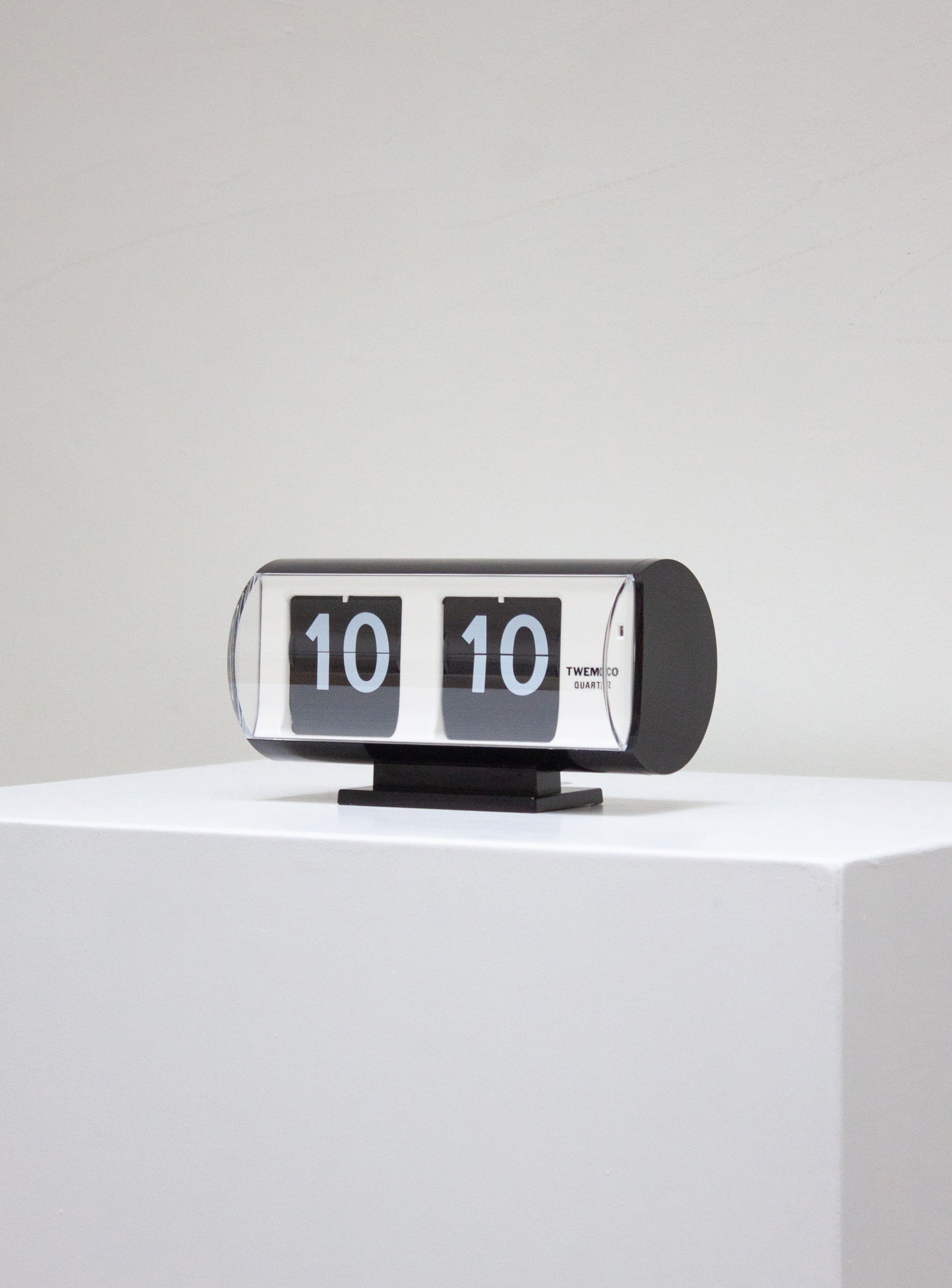 Twemco QT-30T Flip Clock (Black)
