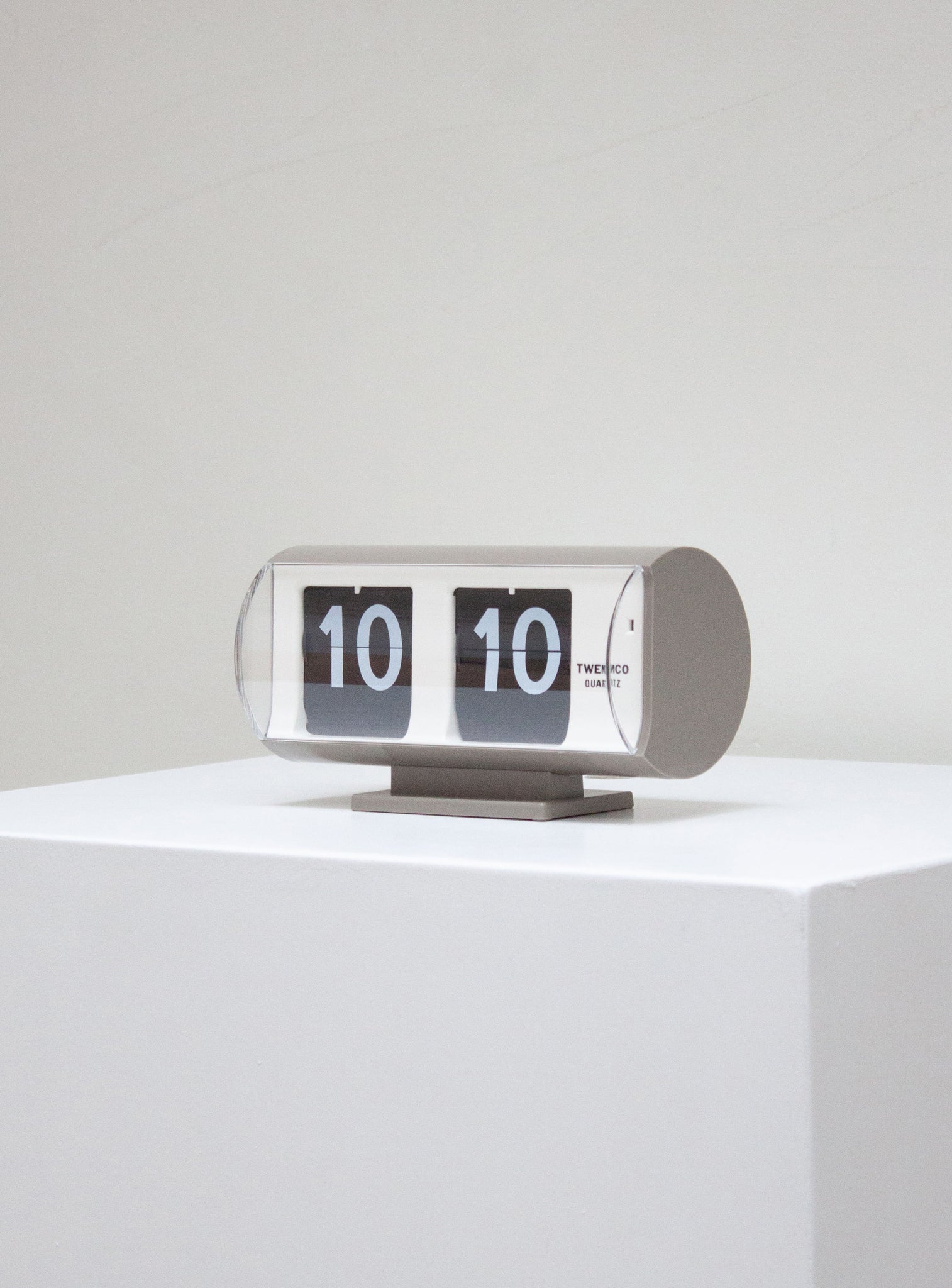 Twemco QT-30T Flip Clock (Grey)