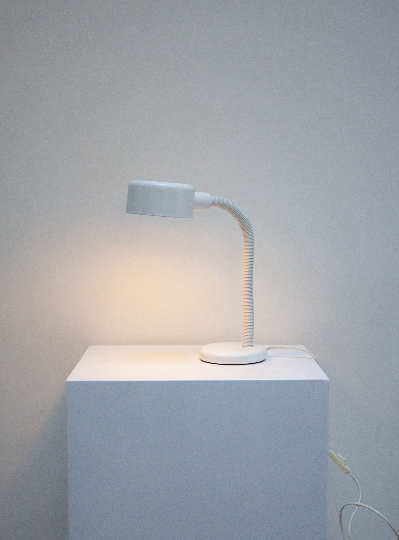 Vintage Metal Desk Lamp (White)