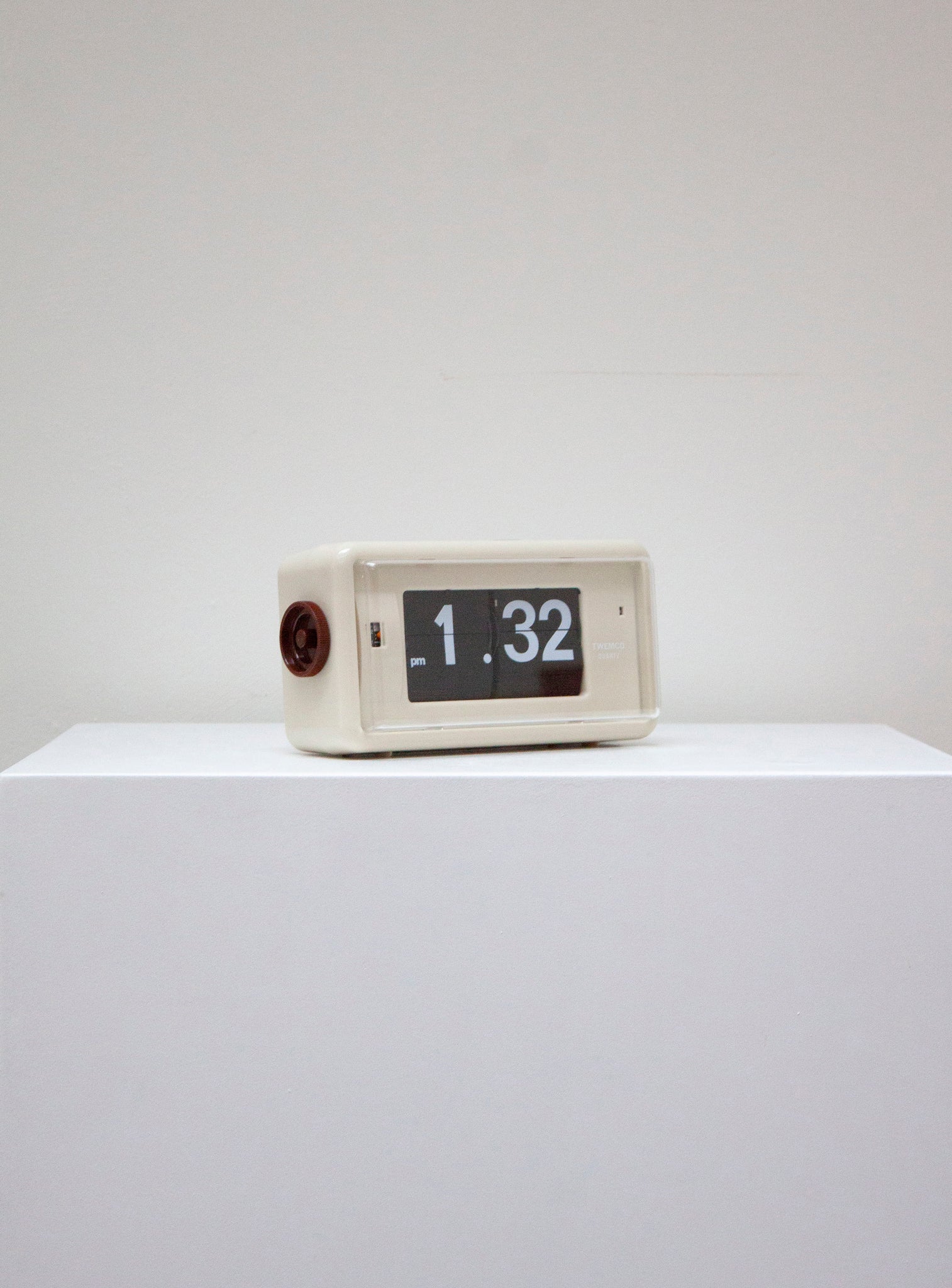 Twemco AL-30 Beige/Brown Alarm Flip Clock | Juki Amsterdam – JUKI