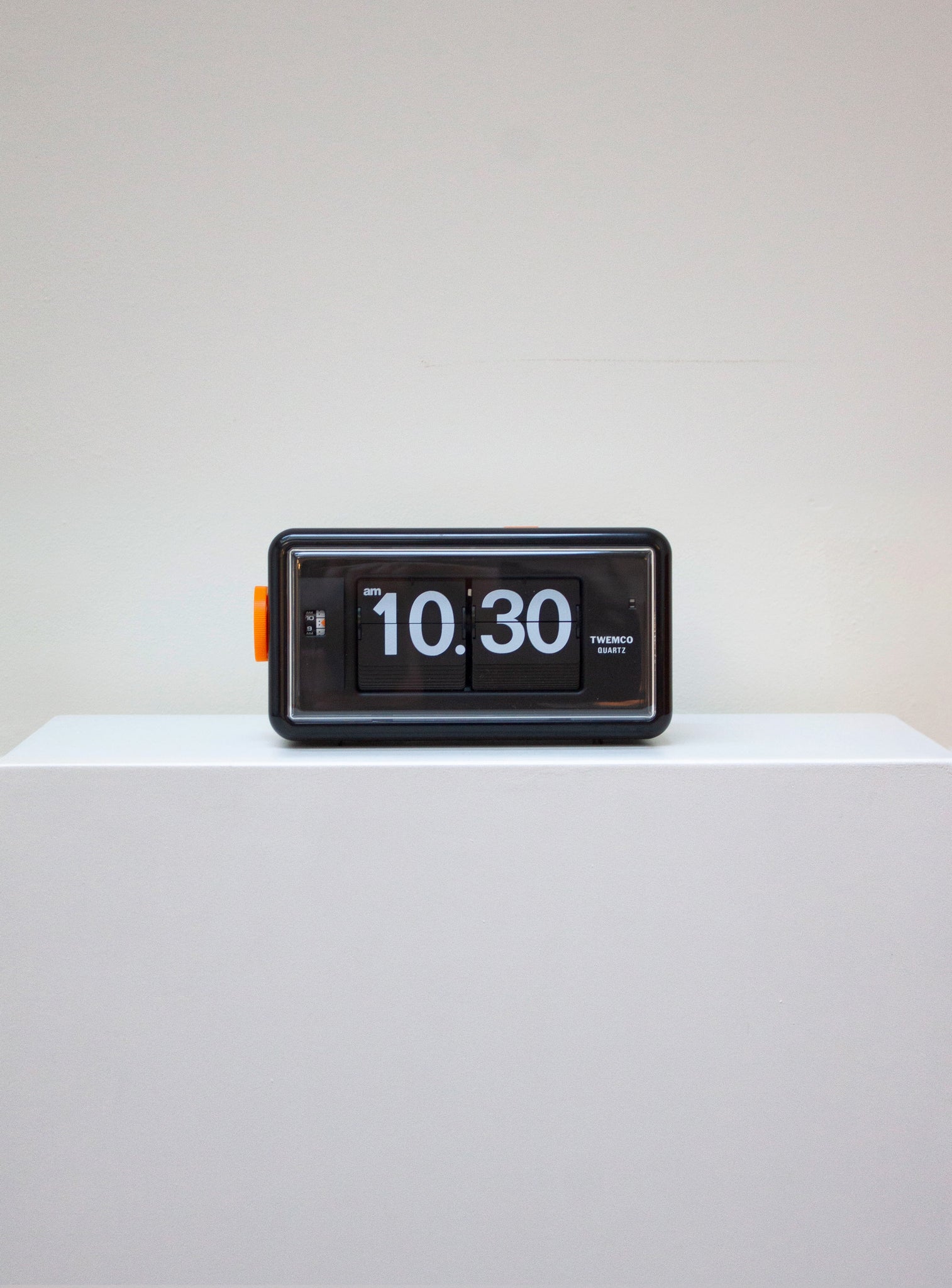 Twemco AL-30 Black/Orange Alarm Flip Clock | Juki Amsterdam – JUKI