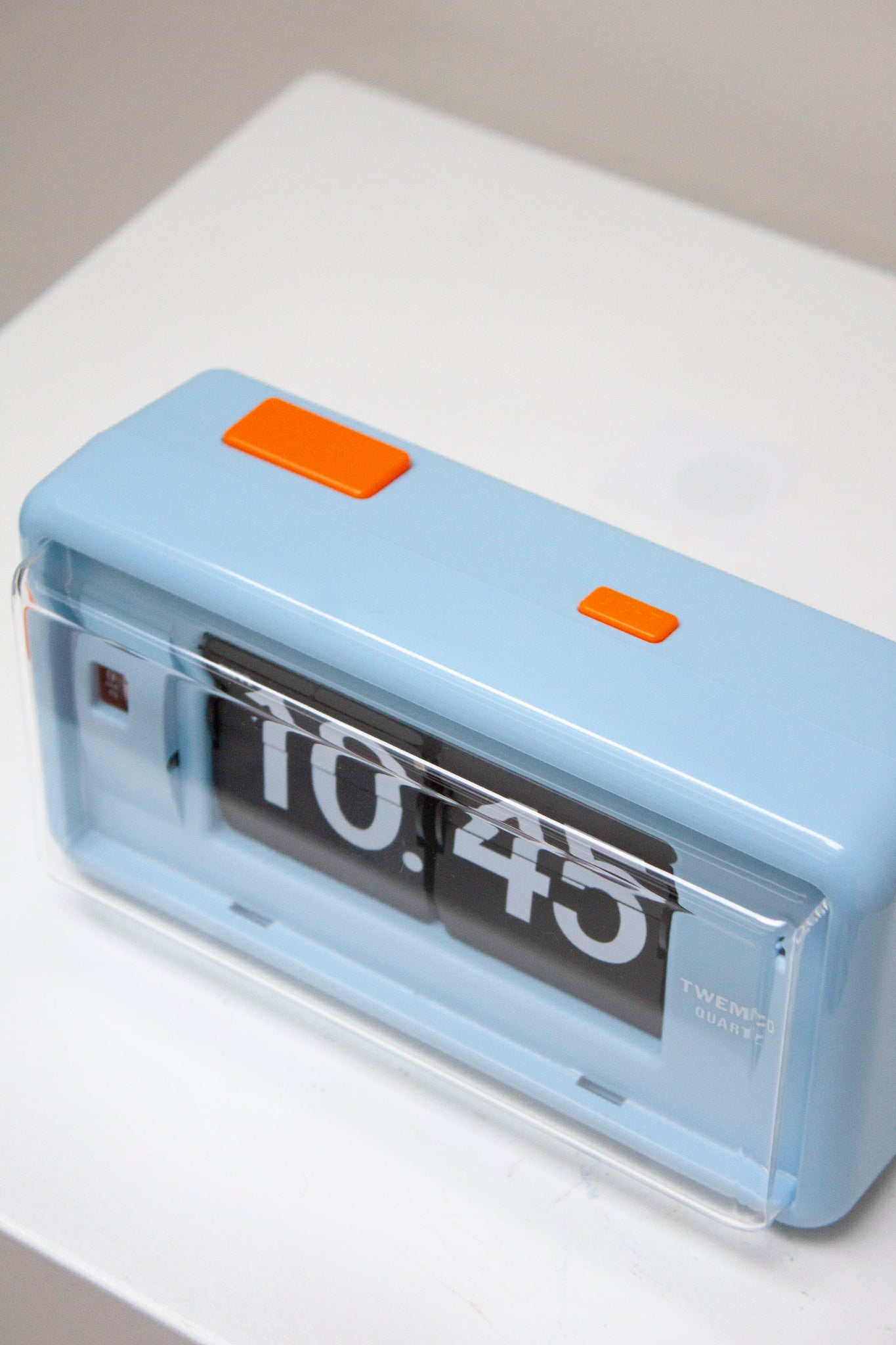 Twemco AL-30 Blue/Orange Alarm Flip Clock | Juki Amsterdam – JUKI
