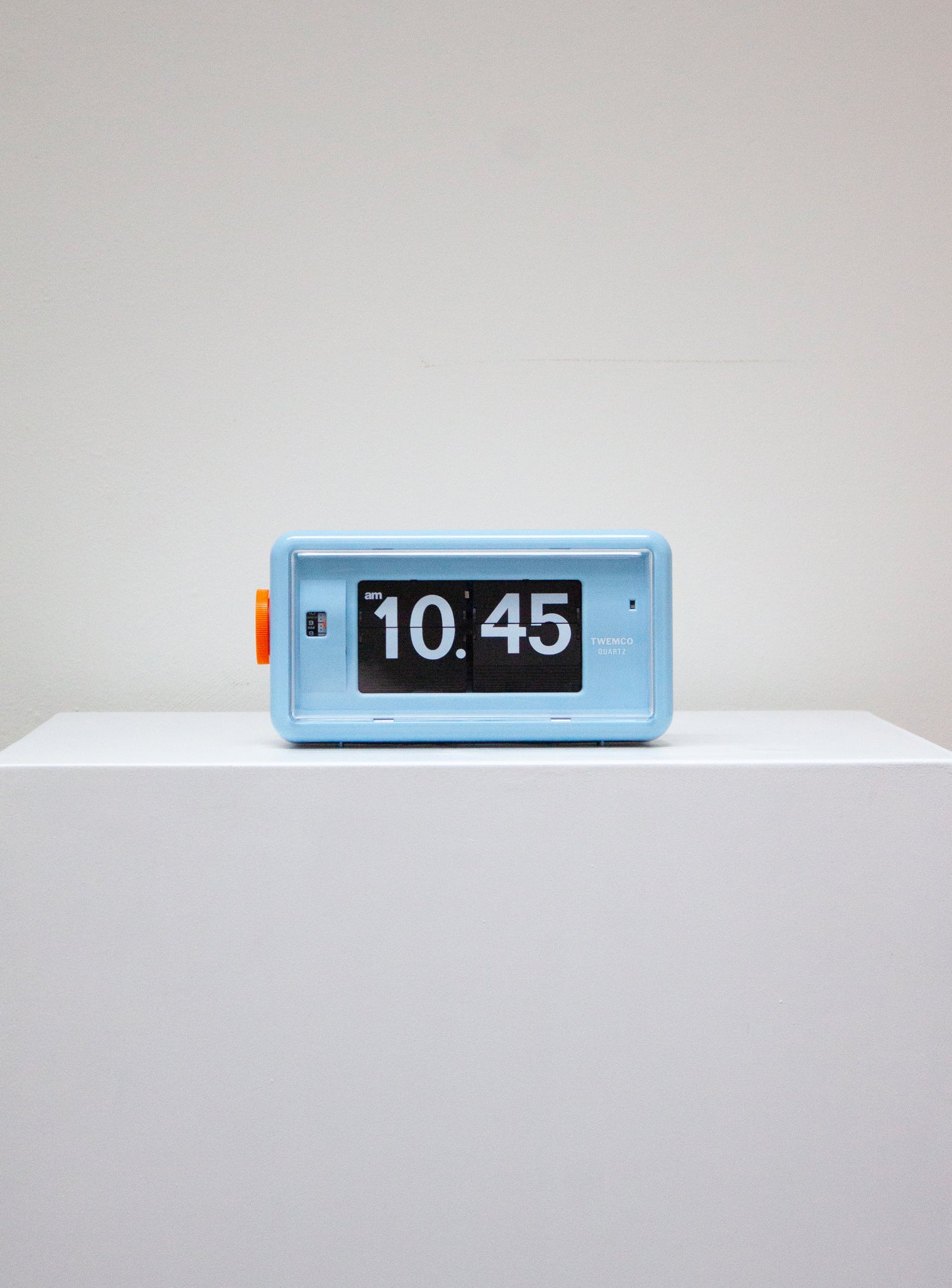 Twemco AL-30 Blue/Orange Alarm Flip Clock | Juki Amsterdam – JUKI