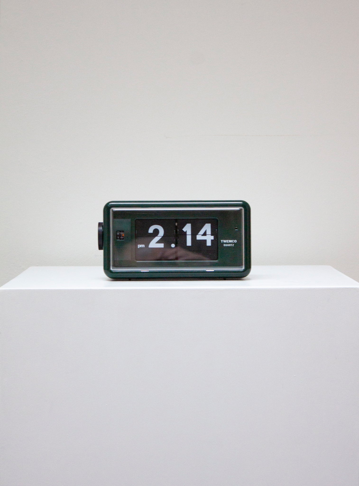 Twemco AL-30 Green/Black Alarm Flip Clock | Juki Amsterdam – JUKI