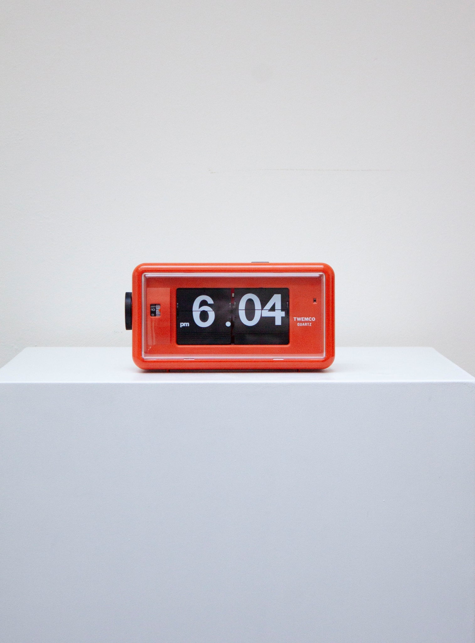 Twemco AL-30 ジャンク×2 Twemco AL-30 Orange/Black Alarm Flip Clock | Juki Amsterdam – JUKI