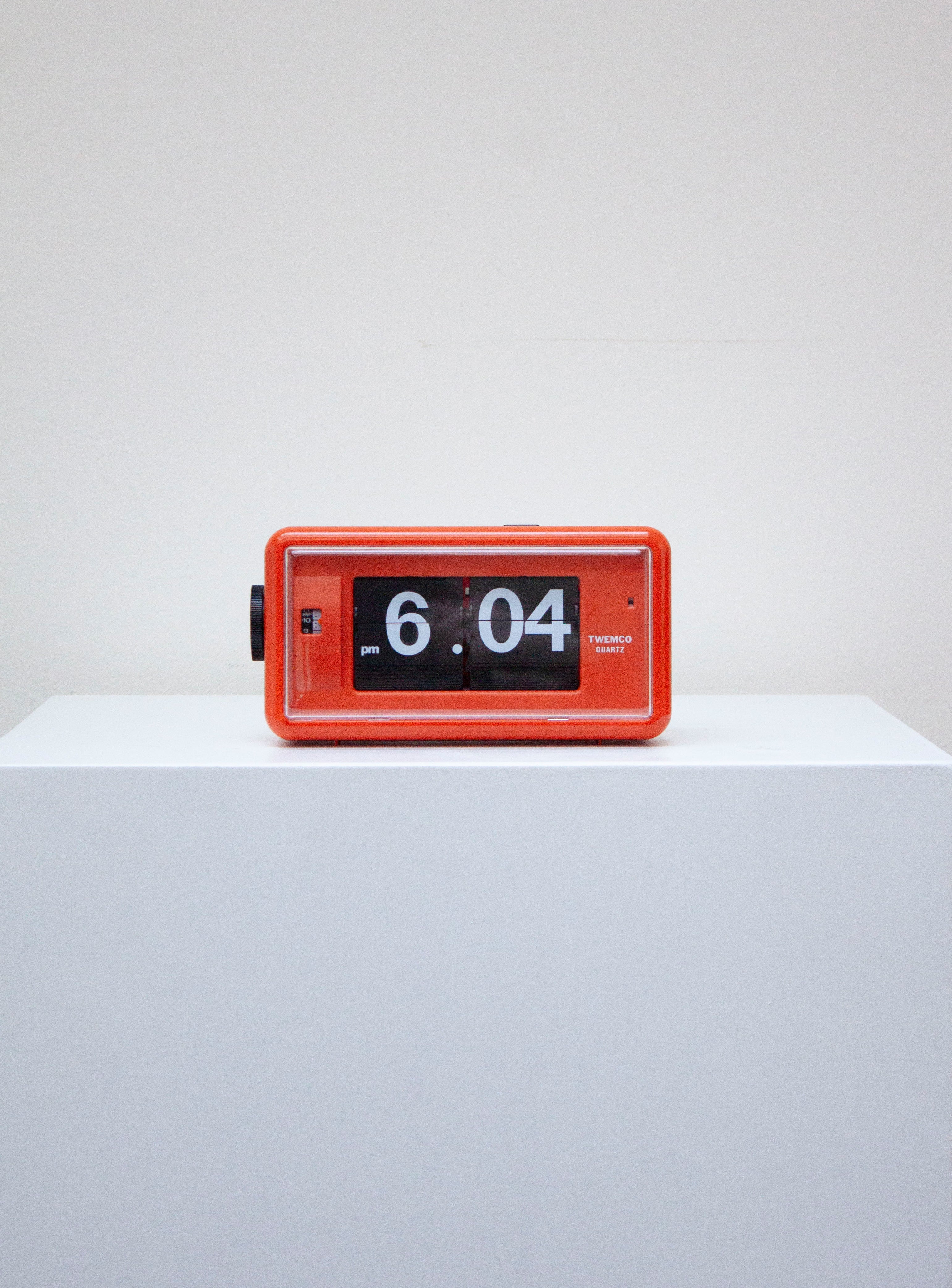 Twemco AL-30 Orange/Black Alarm Flip Clock | Juki Amsterdam – JUKI