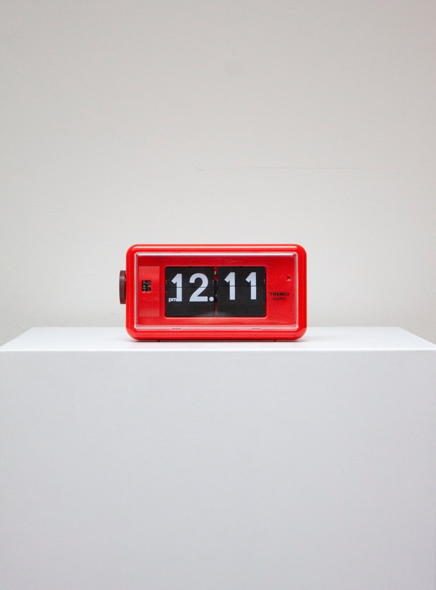 Twemco AL-30 Red/Brown Alarm Flip Clock | Juki Amsterdam – JUKI