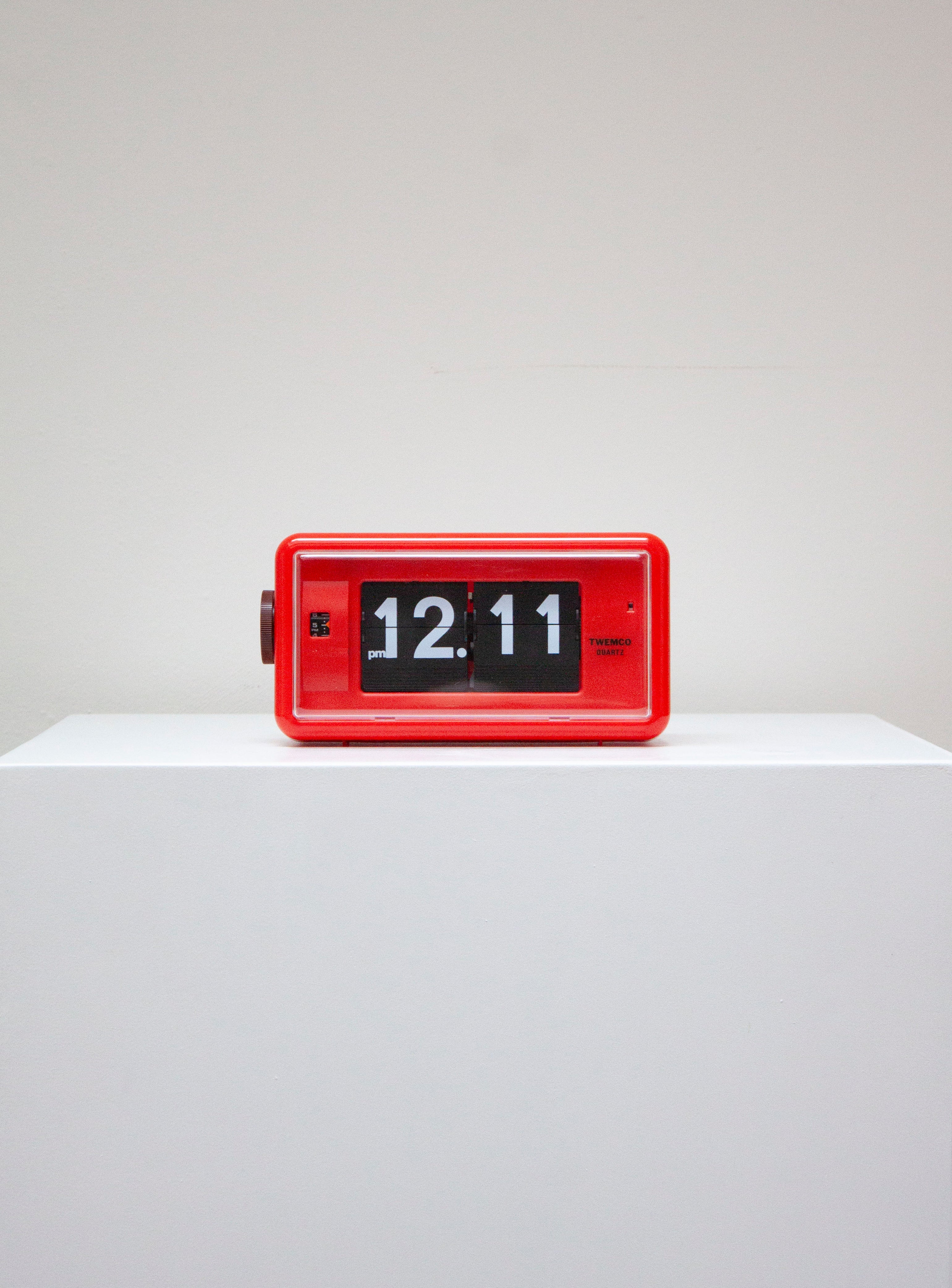 Twemco AL-30 ジャンク×2 Twemco AL-30 Red/Brown Alarm Flip Clock | Juki Amsterdam – JUKI