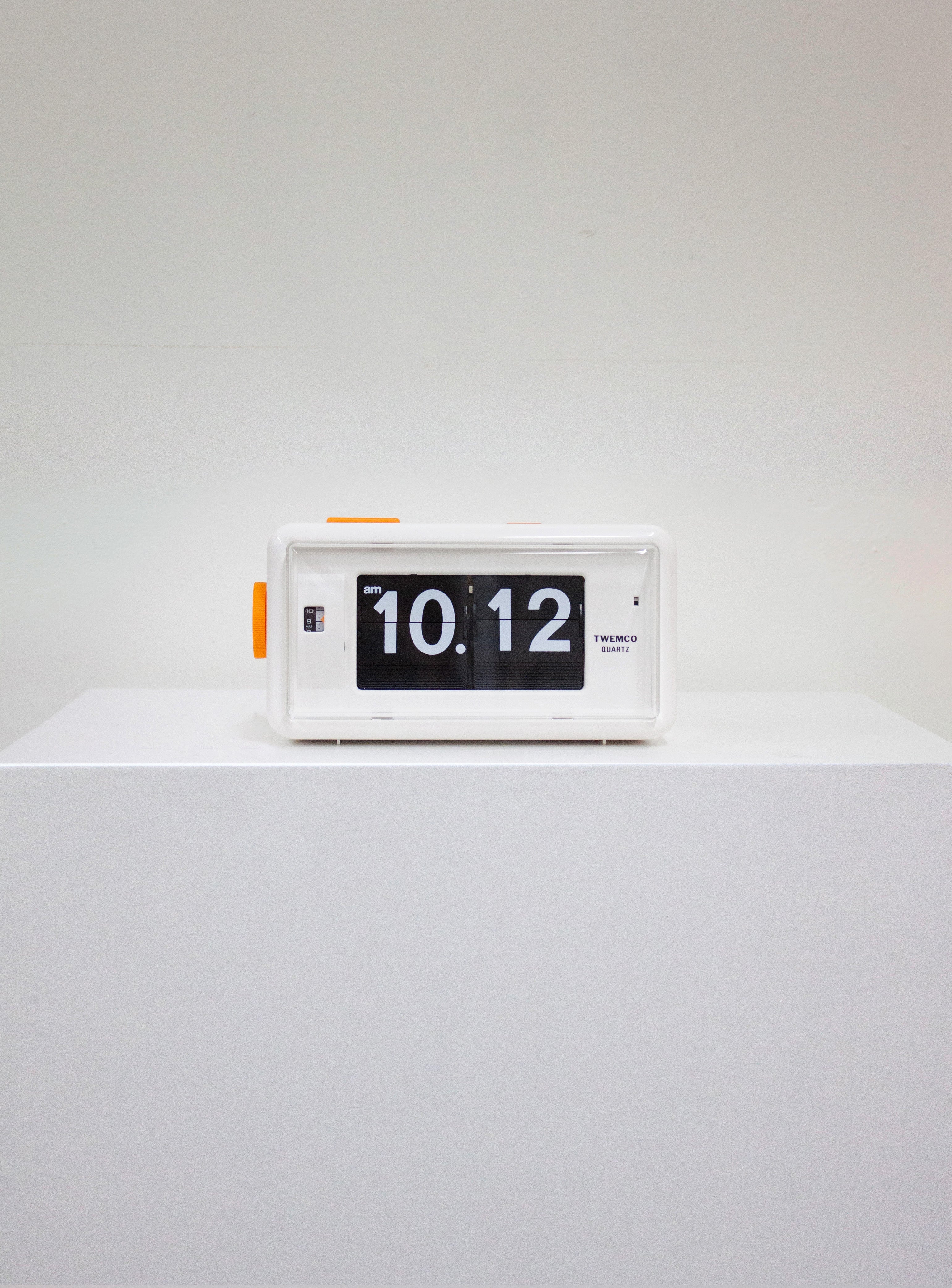 Twemco AL-30 White/Orange Alarm Flip Clock | Juki Amsterdam – JUKI