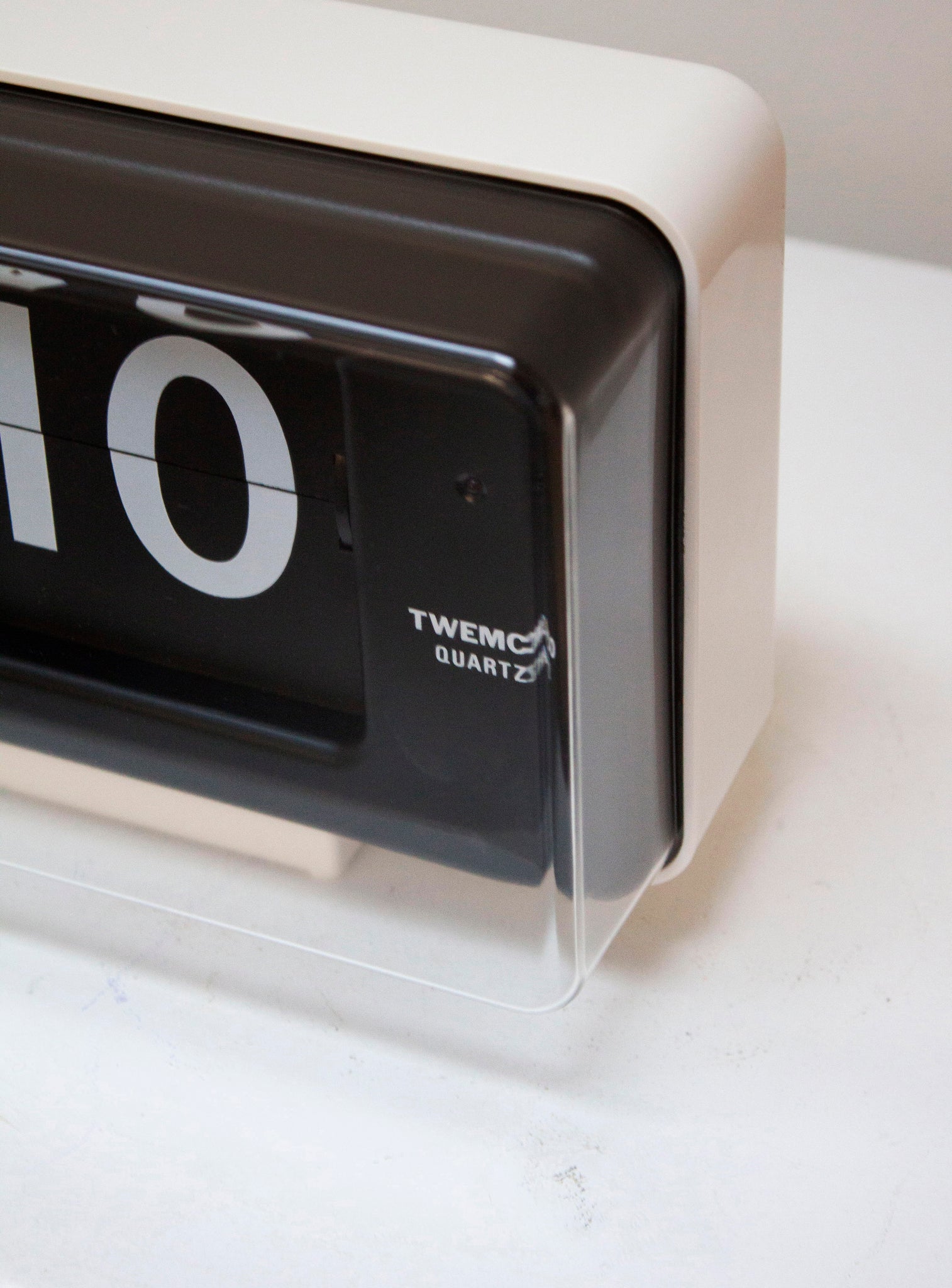 Twemco BQ-50 White/Black Flip Clock | Juki Amsterdam – JUKI AMSTERDAM