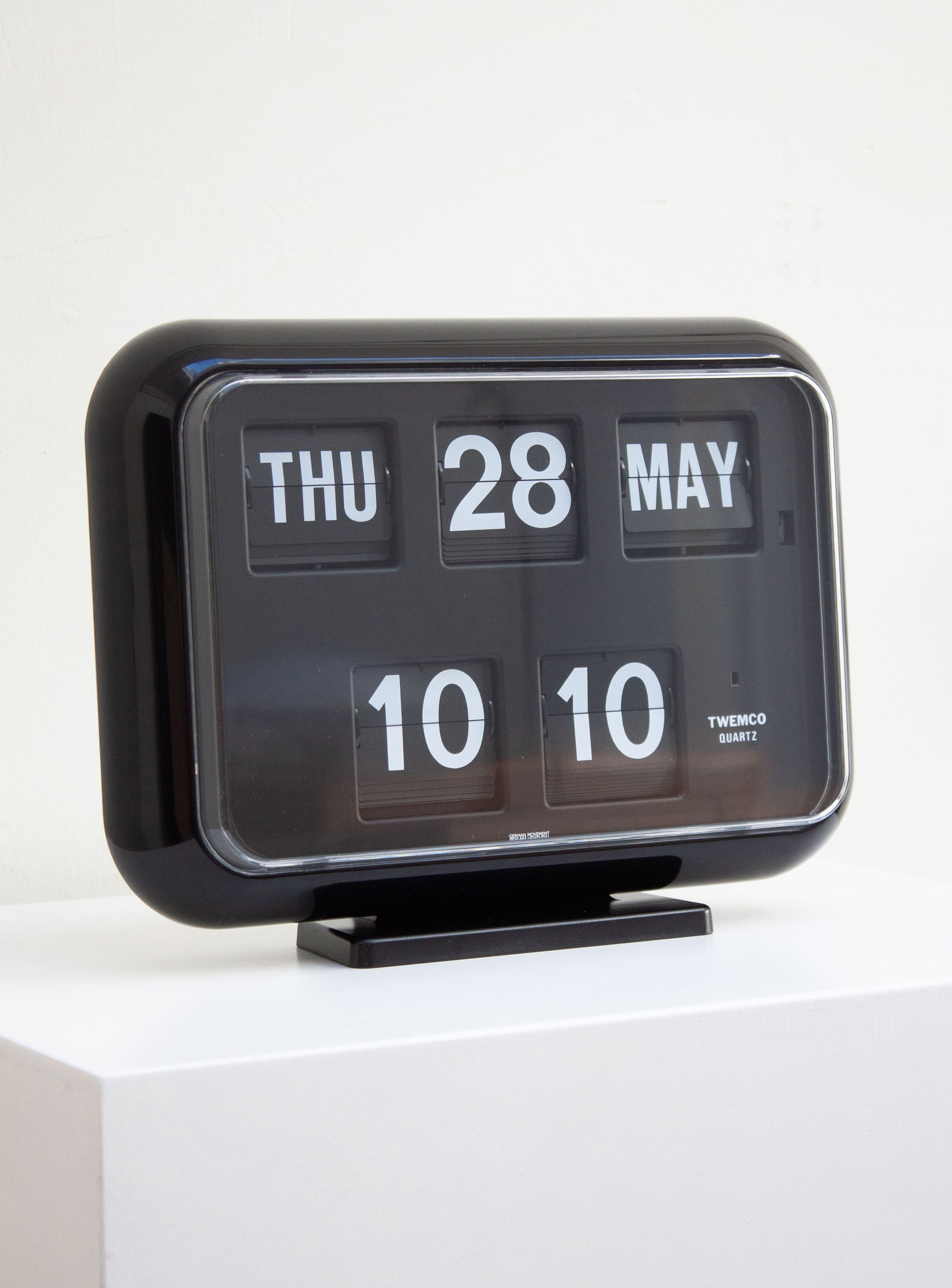 Twemco QD-35 Black Calendar Flip Clock | Juki Amsterdam – JUKI