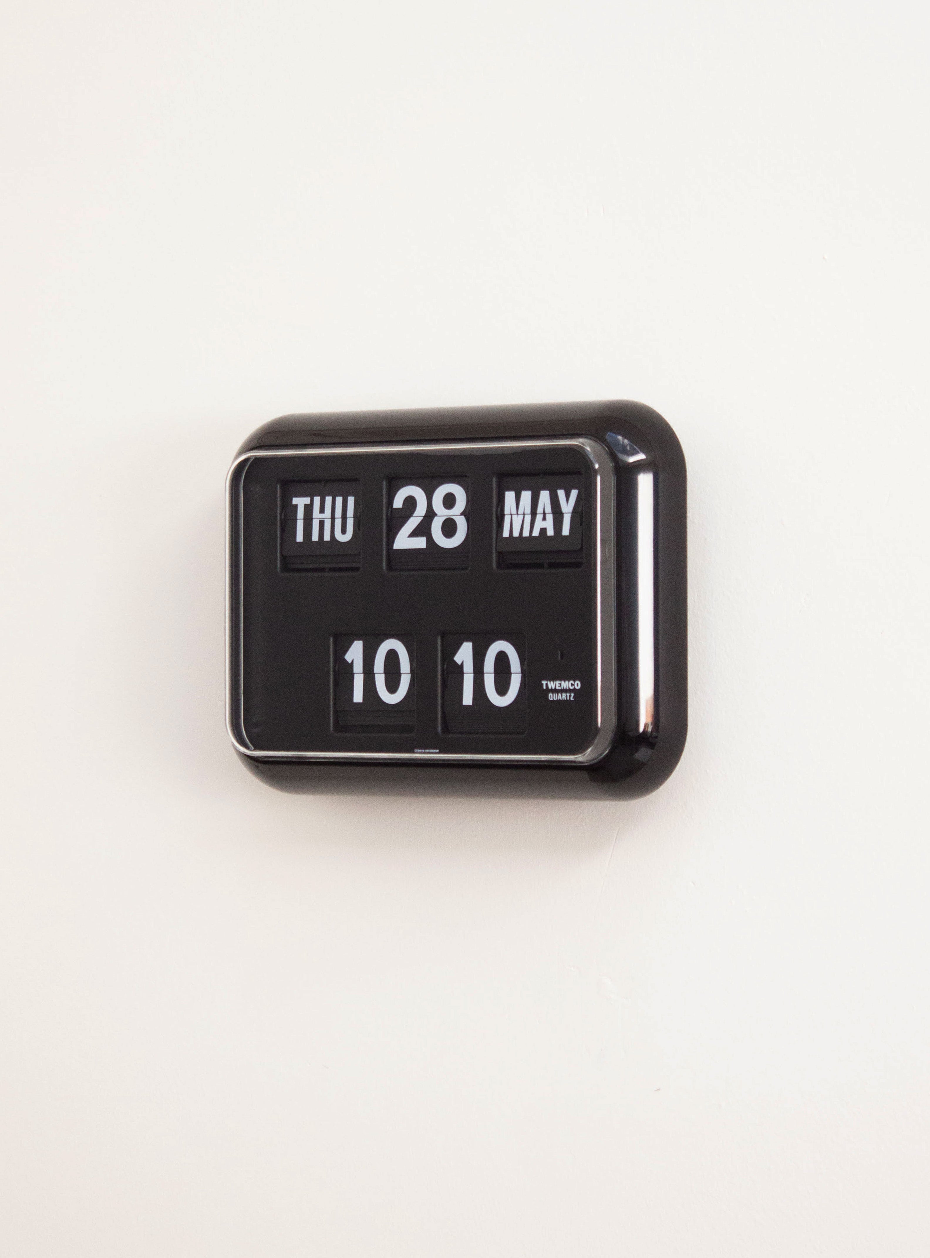 Twemco QD-35 Black Calendar Flip Clock | Juki Amsterdam – JUKI