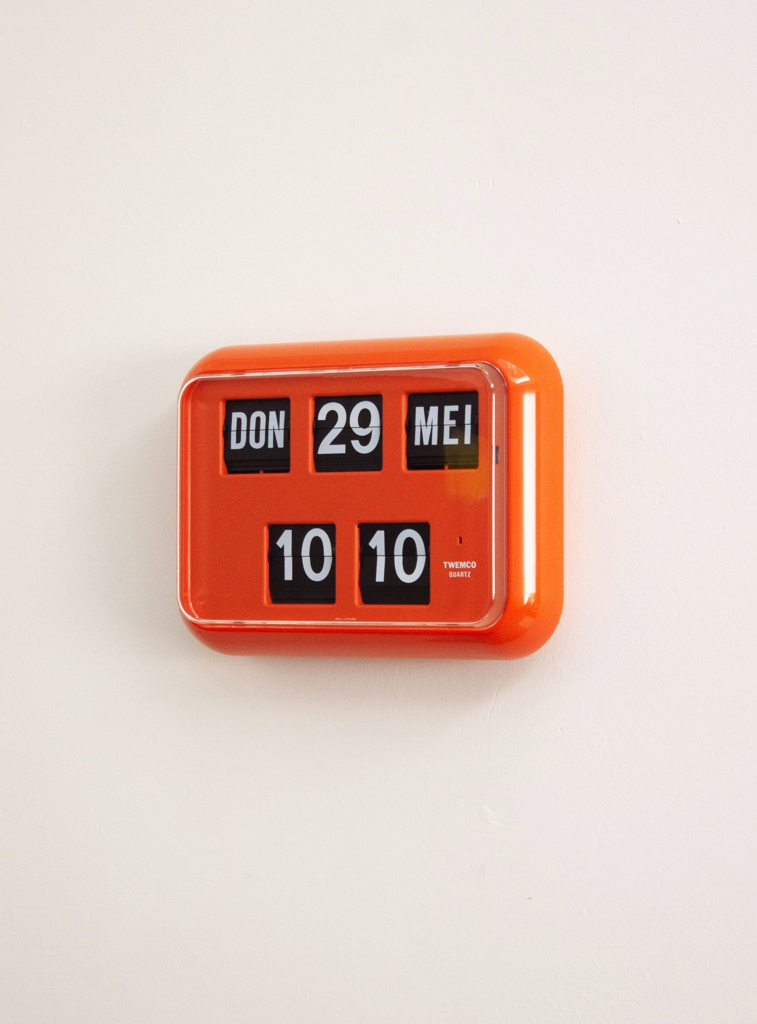 Twemco QD-35 Orange Calendar Flip Clock | Juki Amsterdam – JUKI