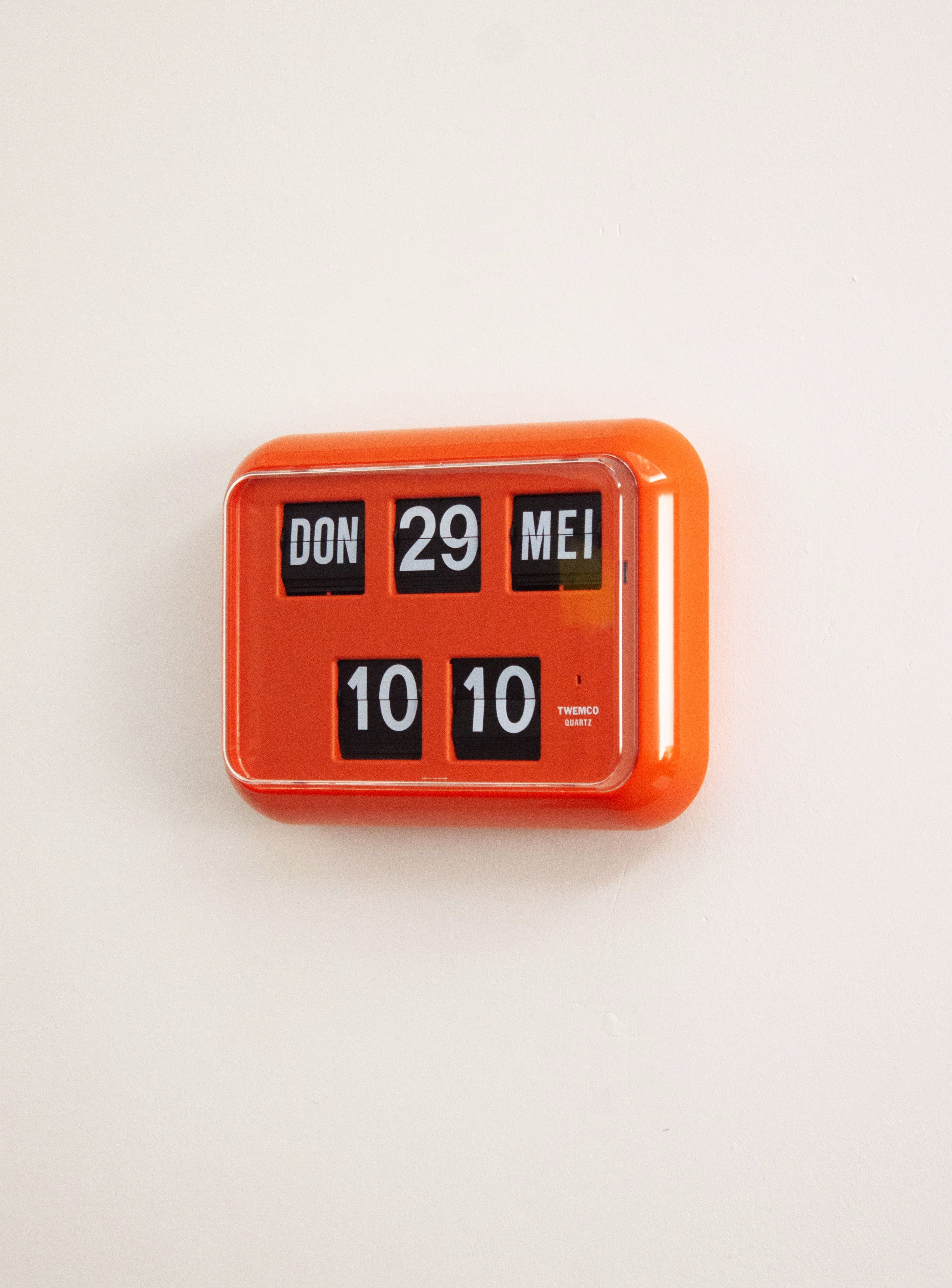 Twemco QD-35 Orange Calendar Flip Clock | Juki Amsterdam – JUKI