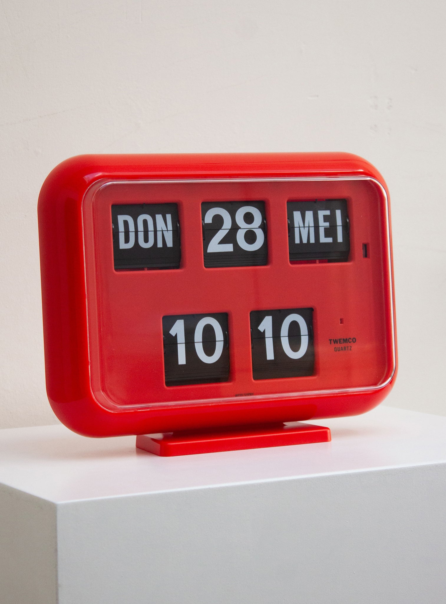 Twemco QD-35 Red Calendar Flip Clock | Juki Amsterdam – JUKI AMSTERDAM