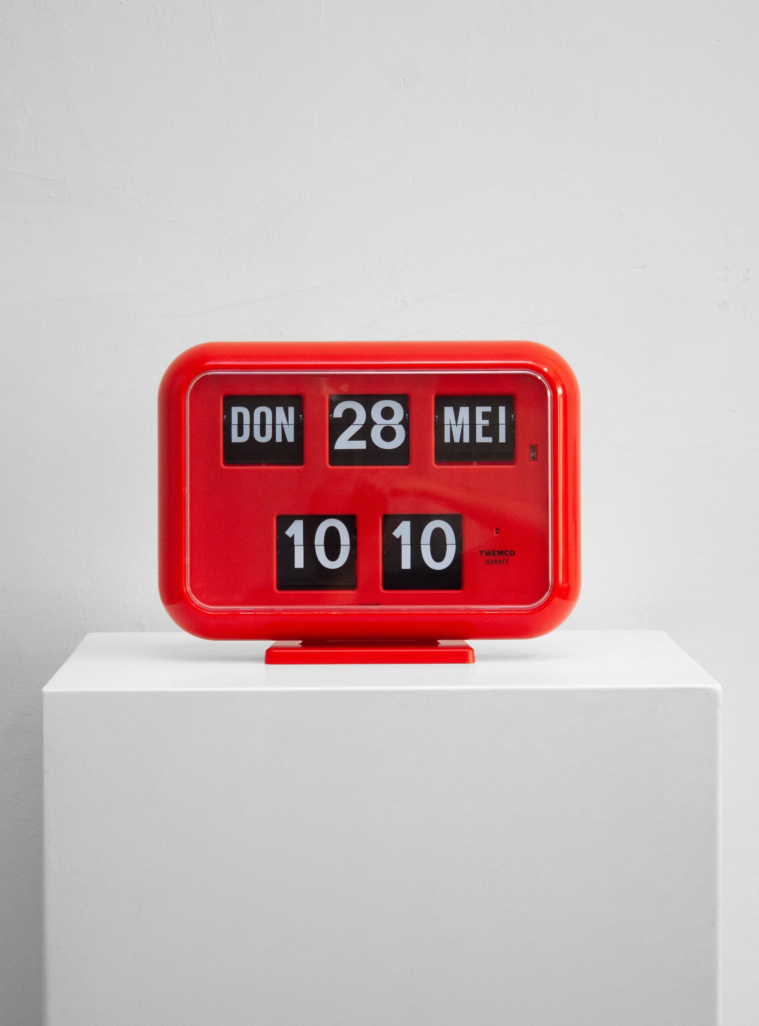 Twemco QD-35 Red Calendar Flip Clock | Juki Amsterdam – JUKI AMSTERDAM