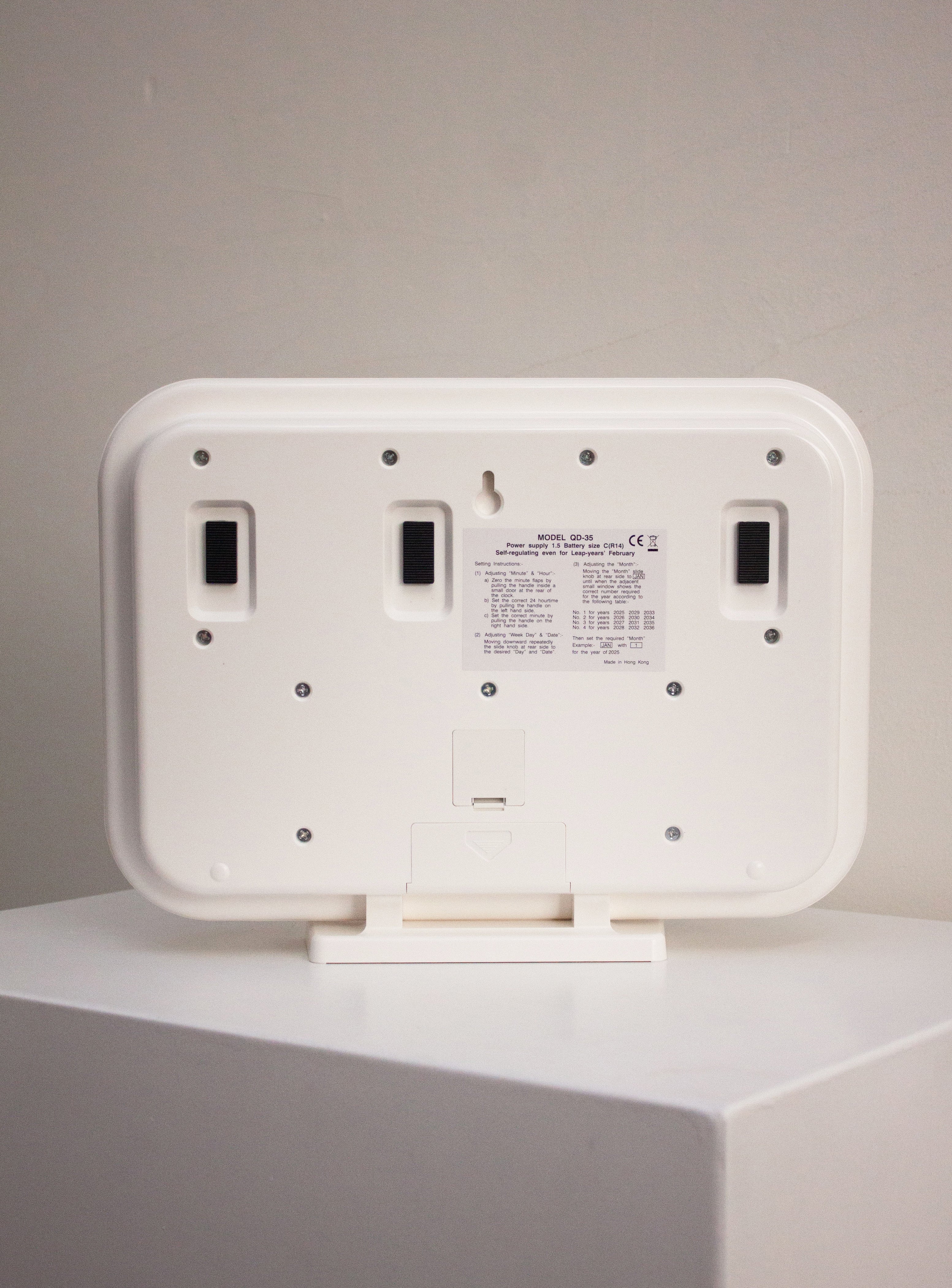 Twemco QD-35 White Calendar Flip Clock | Juki Amsterdam – JUKI