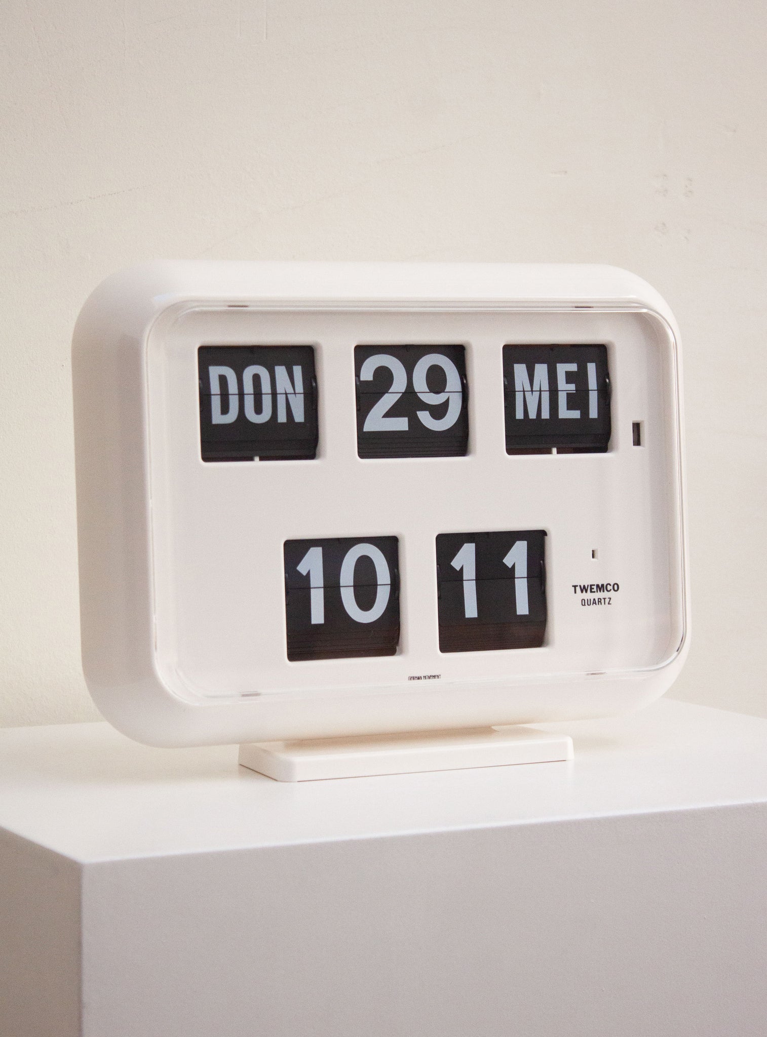 Twemco QD-35 White Calendar Flip Clock | Juki Amsterdam – JUKI
