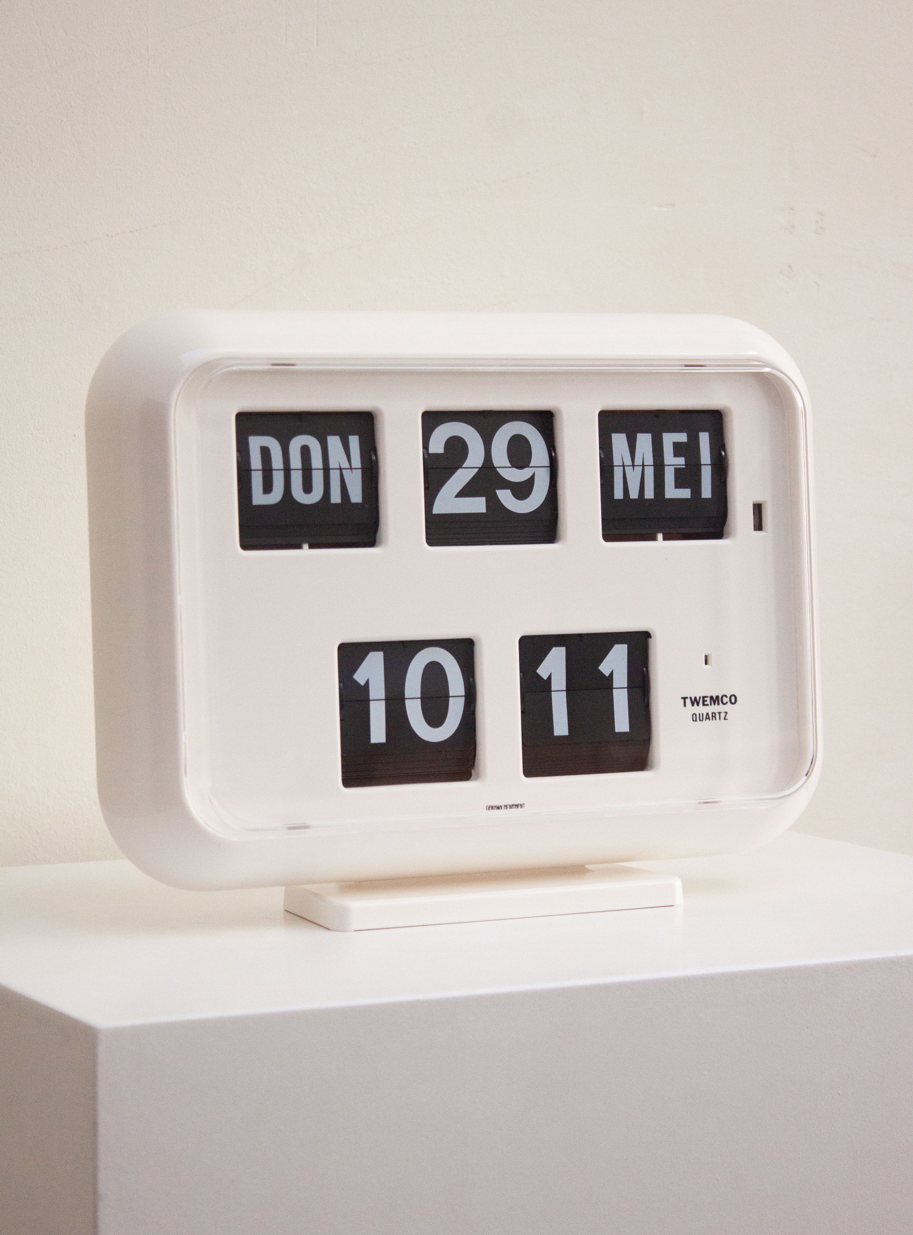TWEMCO QD-35 掛時計 ホワイト twemco-qd35-calendar-flip-