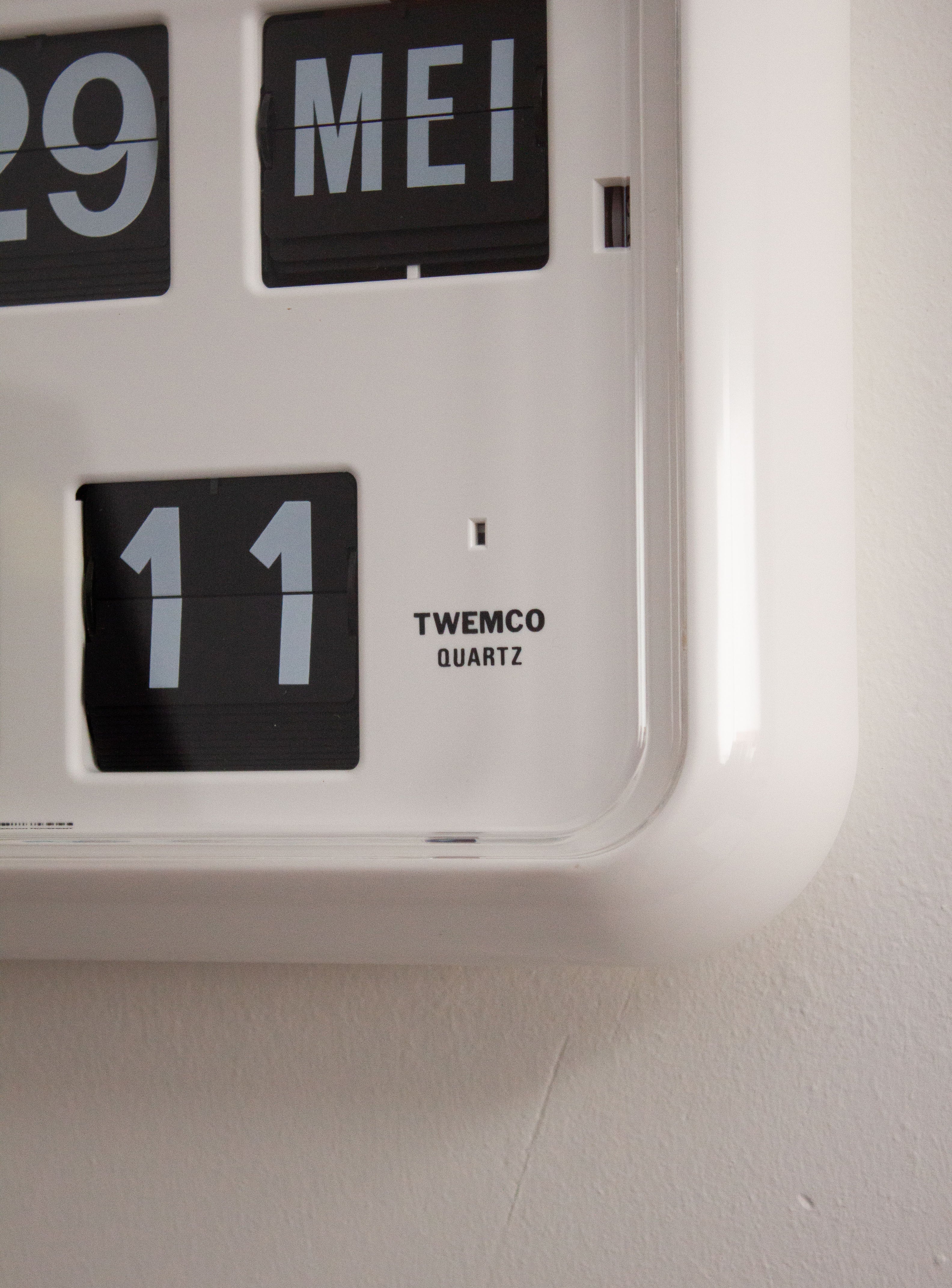 Twemco QD-35 White Calendar Flip Clock | Juki Amsterdam – JUKI
