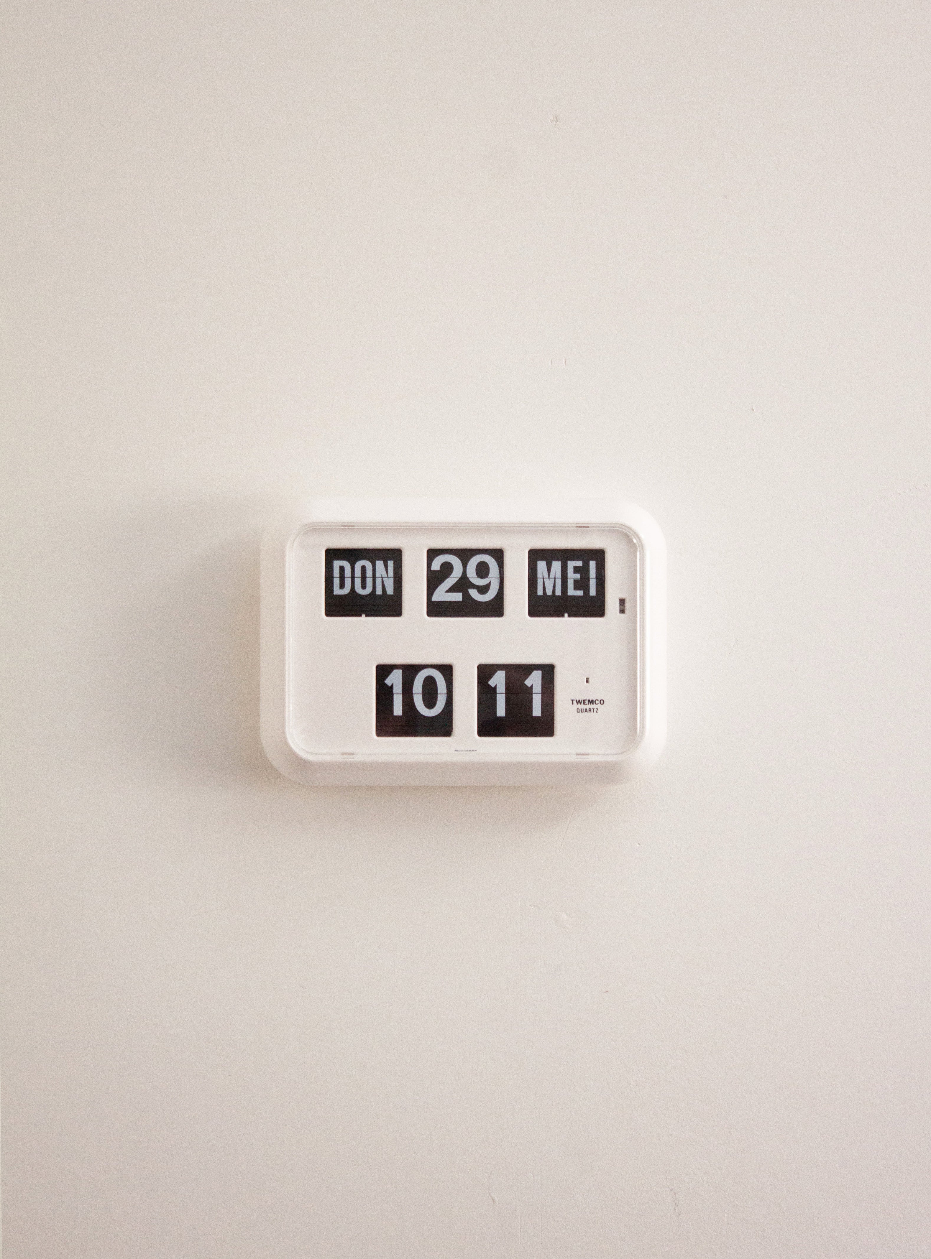 twemco-qd35-calendar-flip-