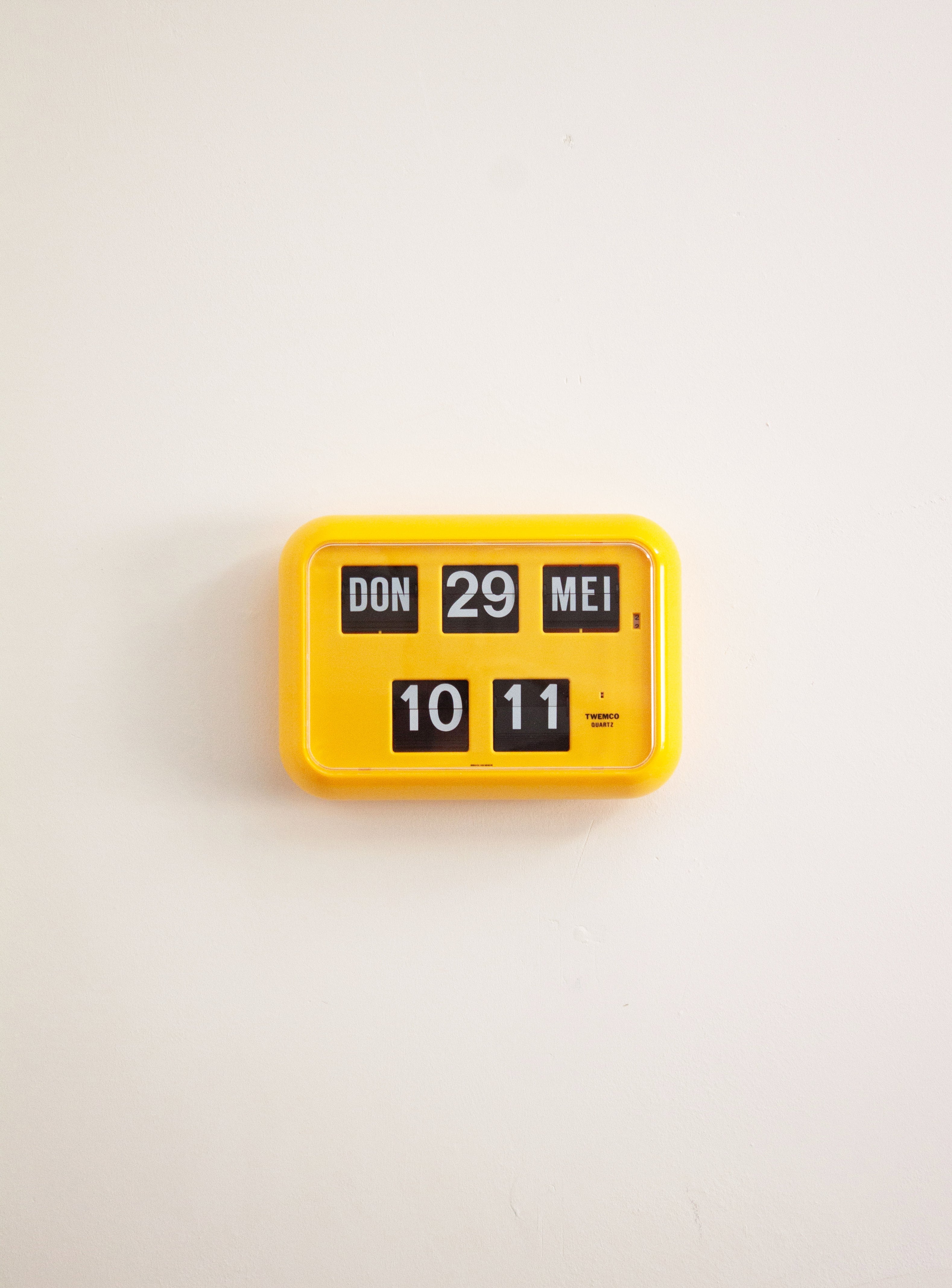 Twemco QD-35 Yellow Calendar Flip Clock | Juki Amsterdam – JUKI