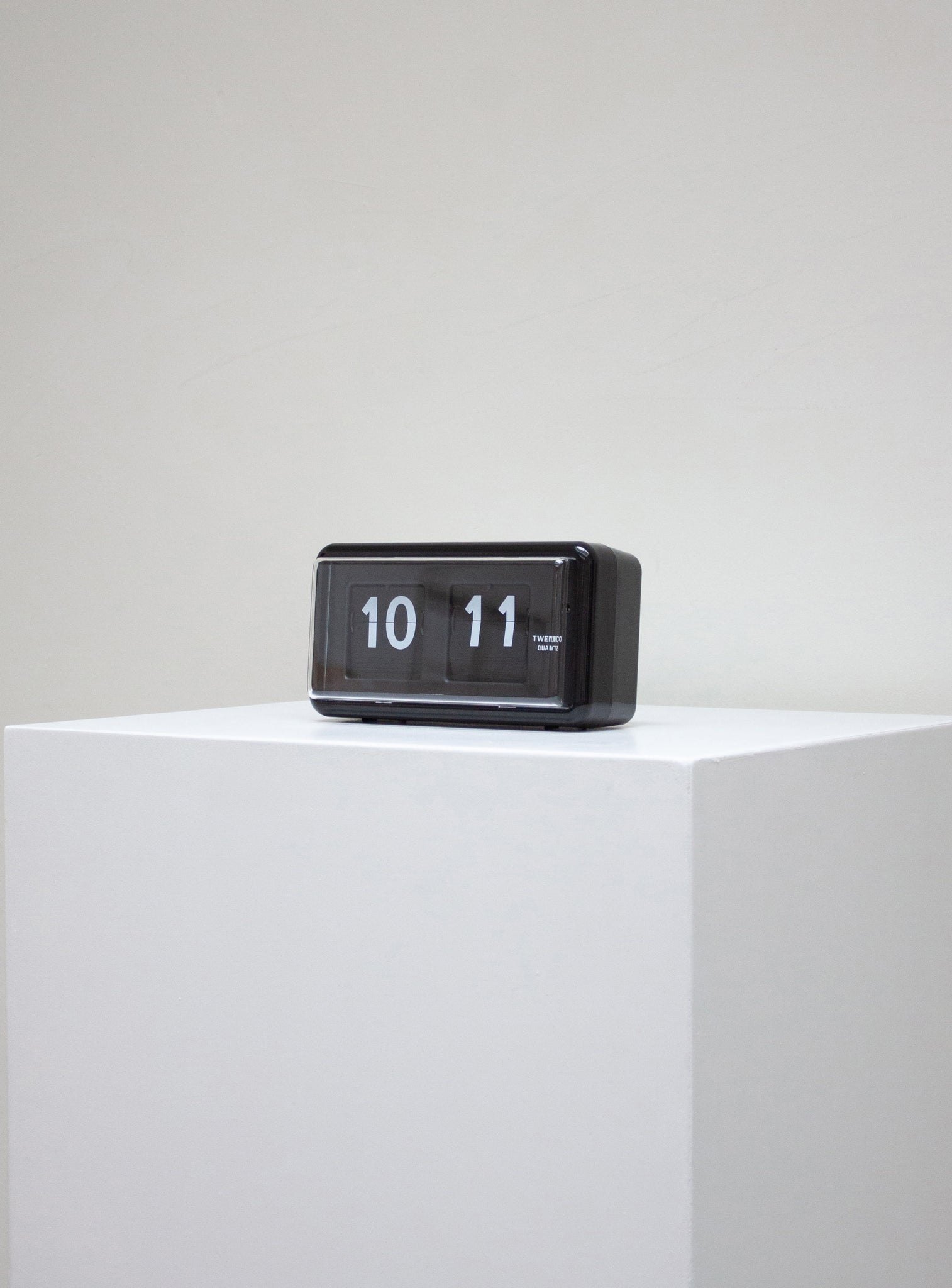 Twemco QT-30 Black Flip Clock | Juki Amsterdam – JUKI AMSTERDAM