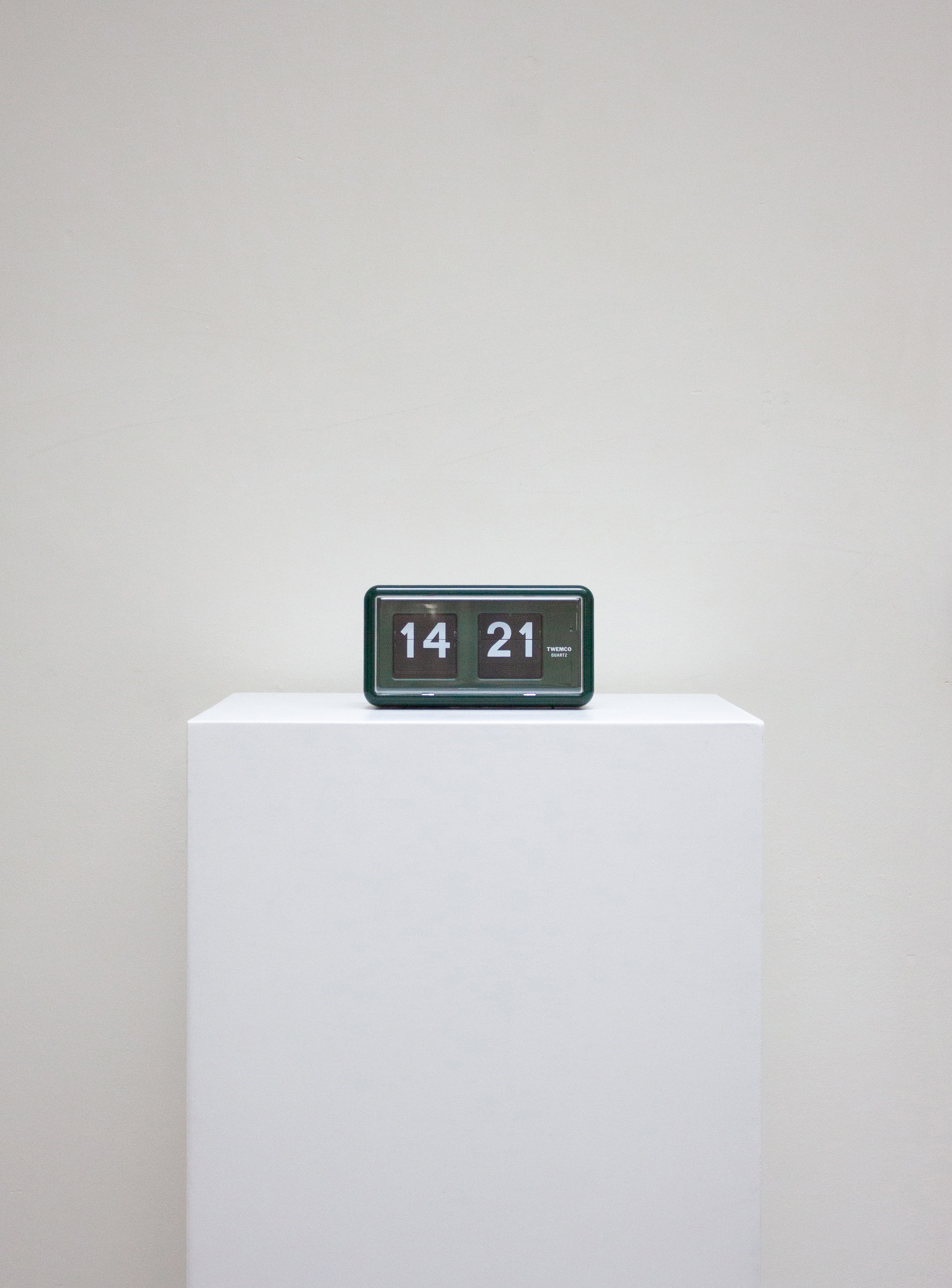 Twemco QT-30 Green Flip Clock | Juki Amsterdam – JUKI AMSTERDAM
