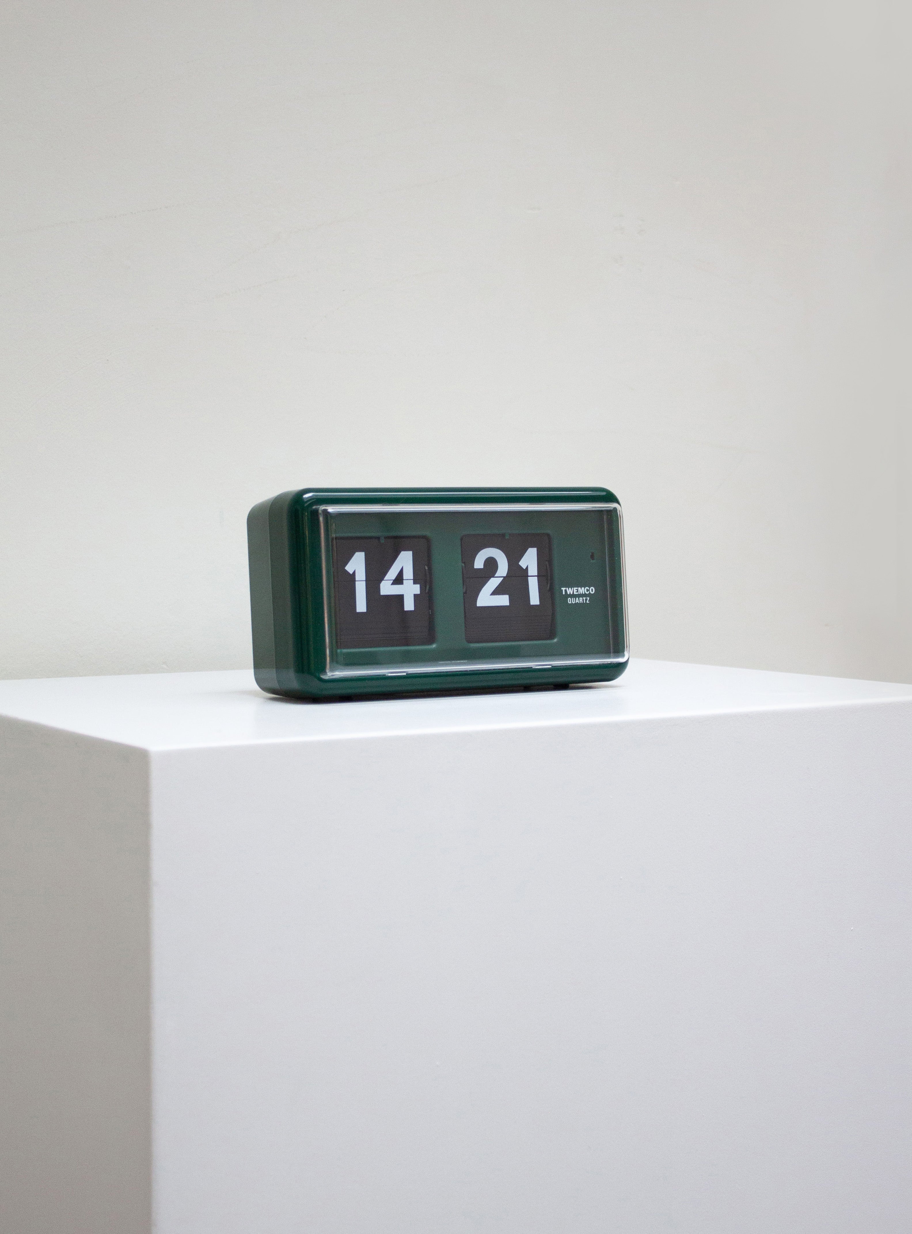 twemco-qt30-green-flip-clock-