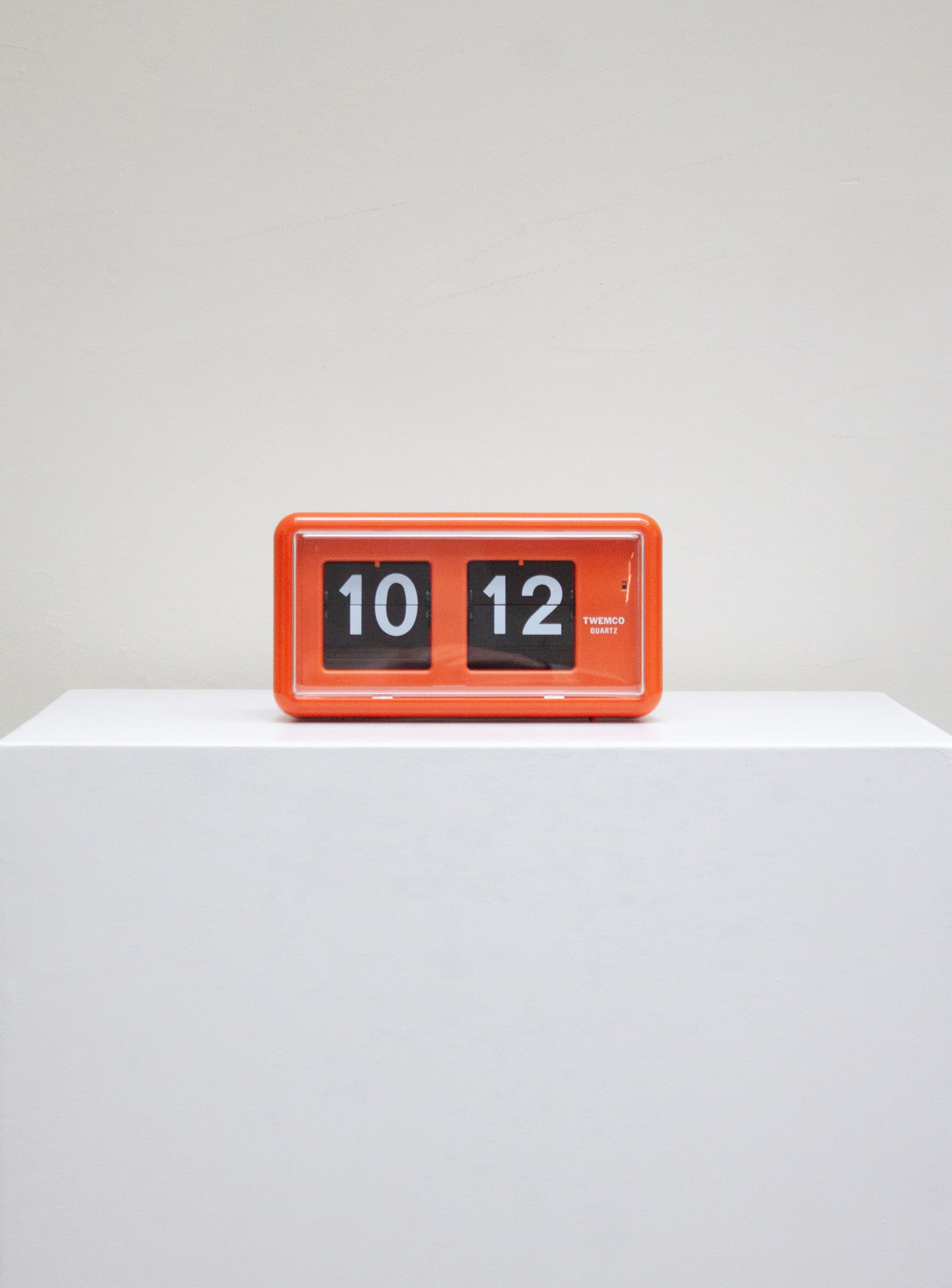 Twemco QT-30 Orange Flip Clock | Juki Amsterdam – JUKI AMSTERDAM