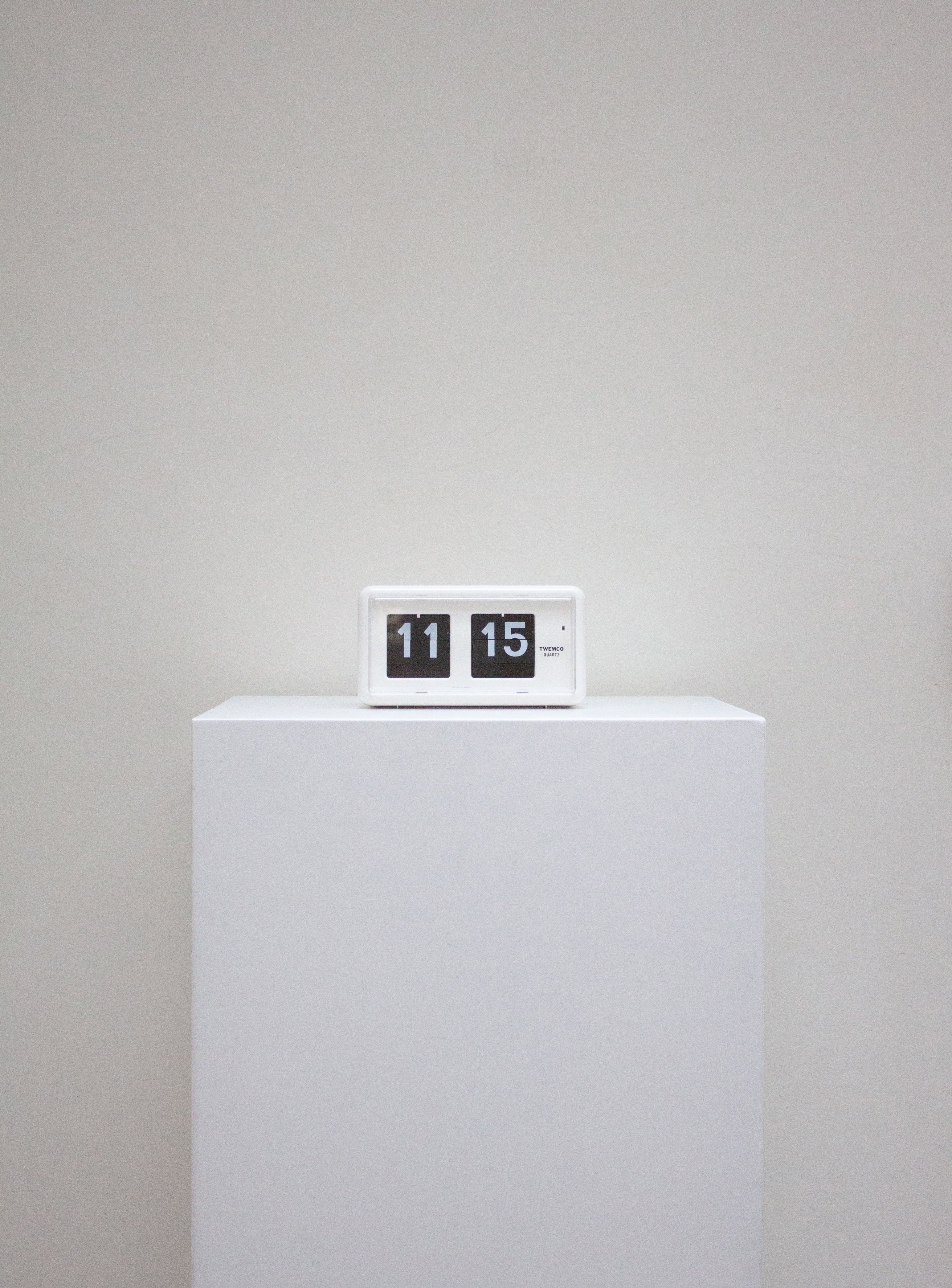 Twemco QT-30 White Flip Clock | Retro Design – Juki Amsterdam